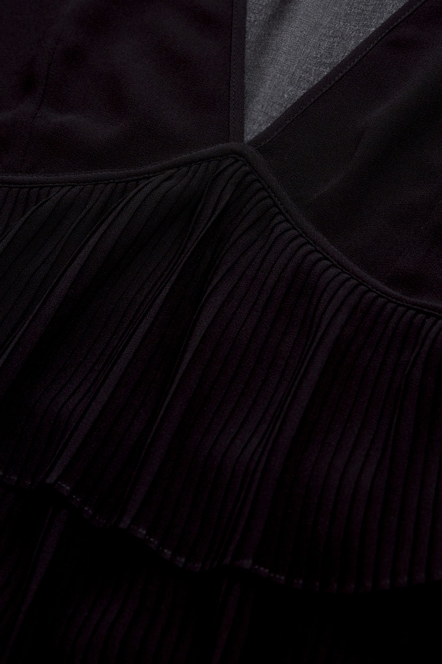 LONG-SLEEVED TOP WITH A V-NECK BLACK 7