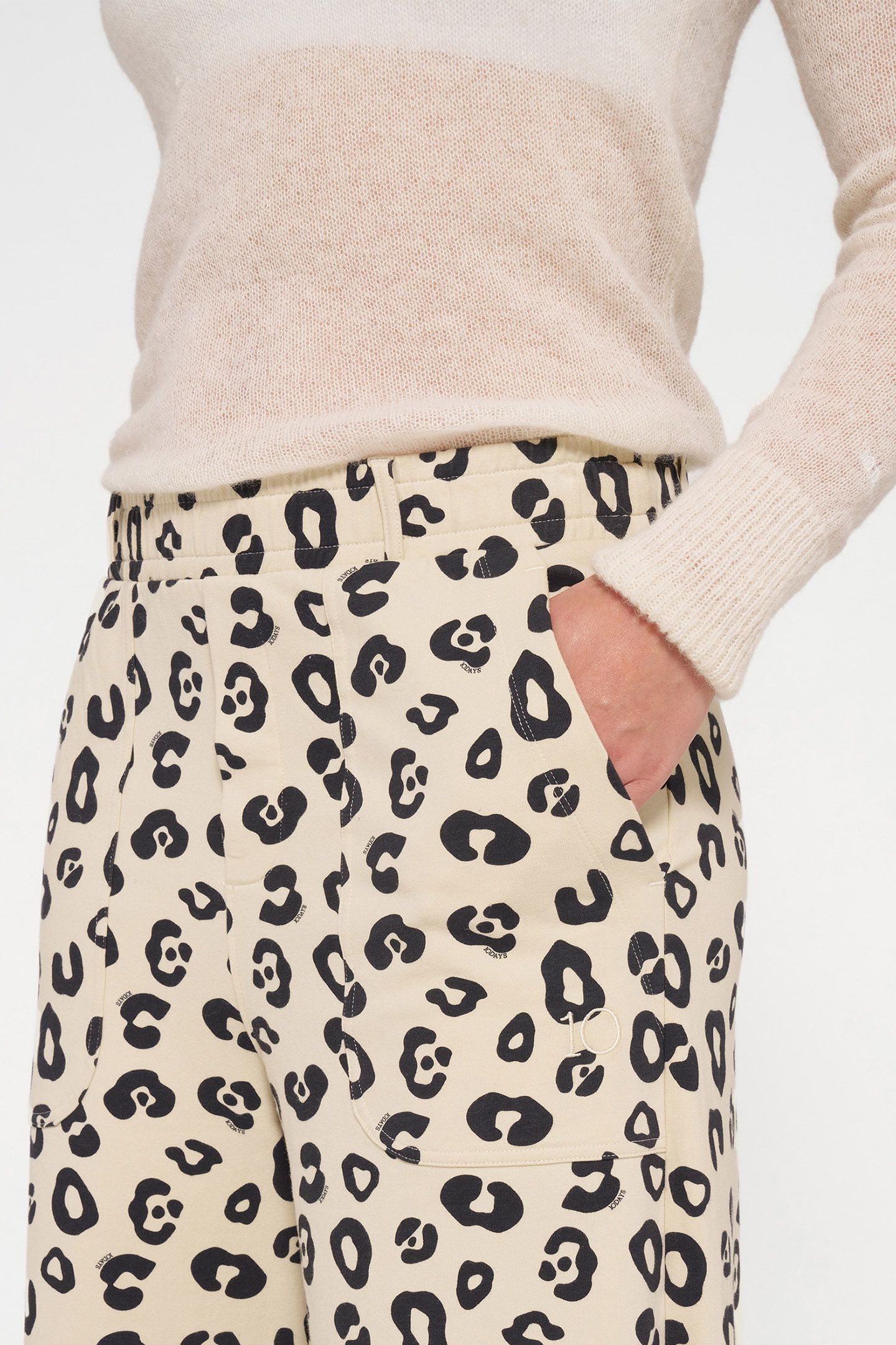 WIDE JOGGER LEOPARD OYSTER 6