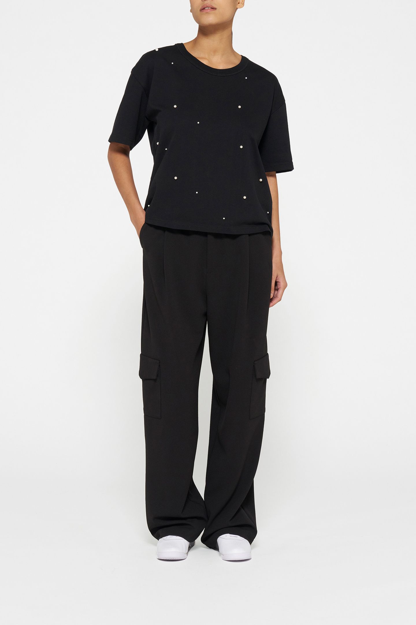 TEE PEARLS BLACK 2
