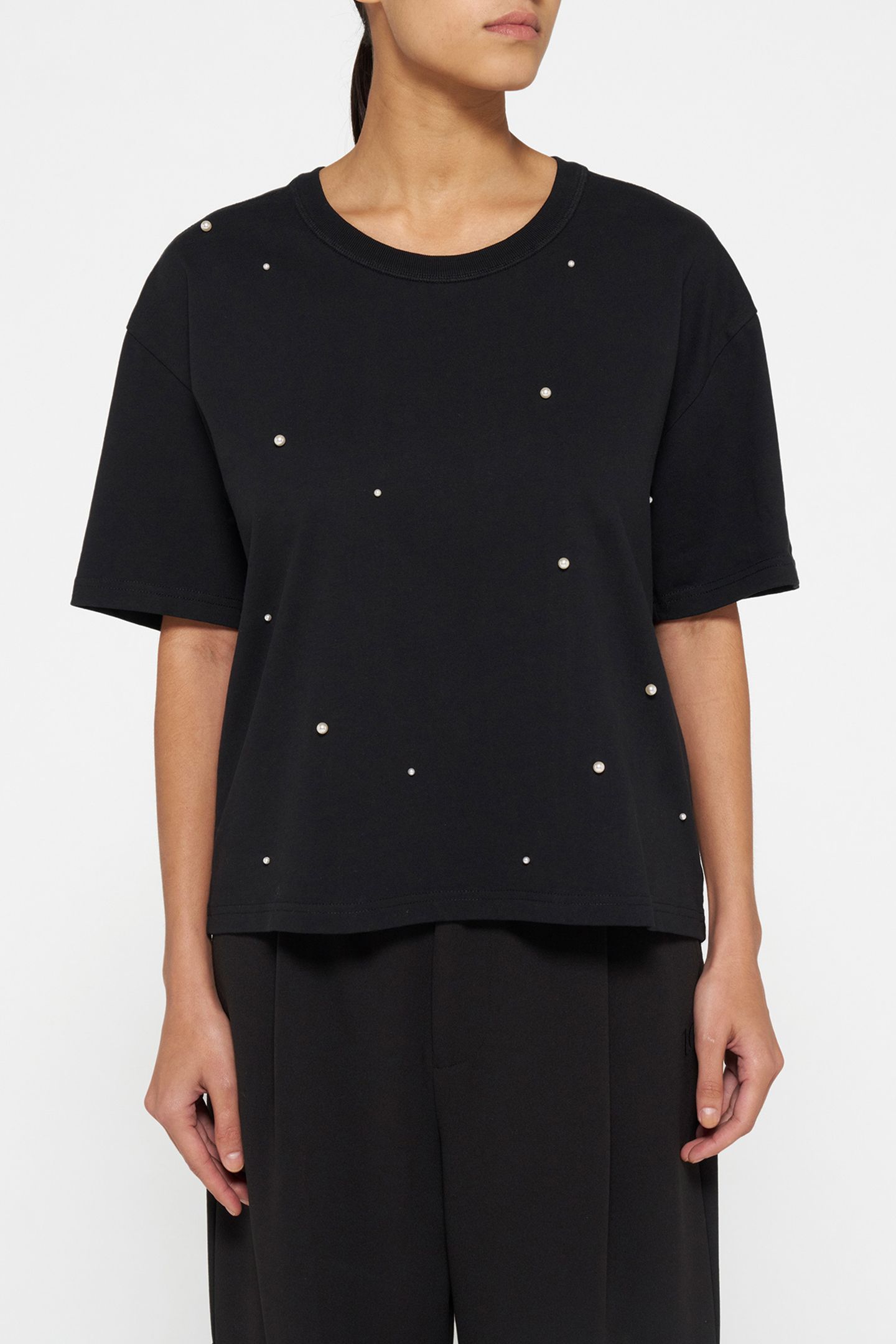 TEE PEARLS BLACK 1
