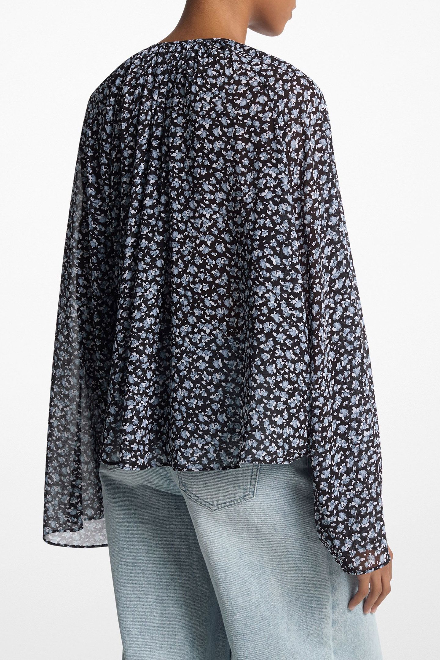 FLORAL V NECK TOP 2