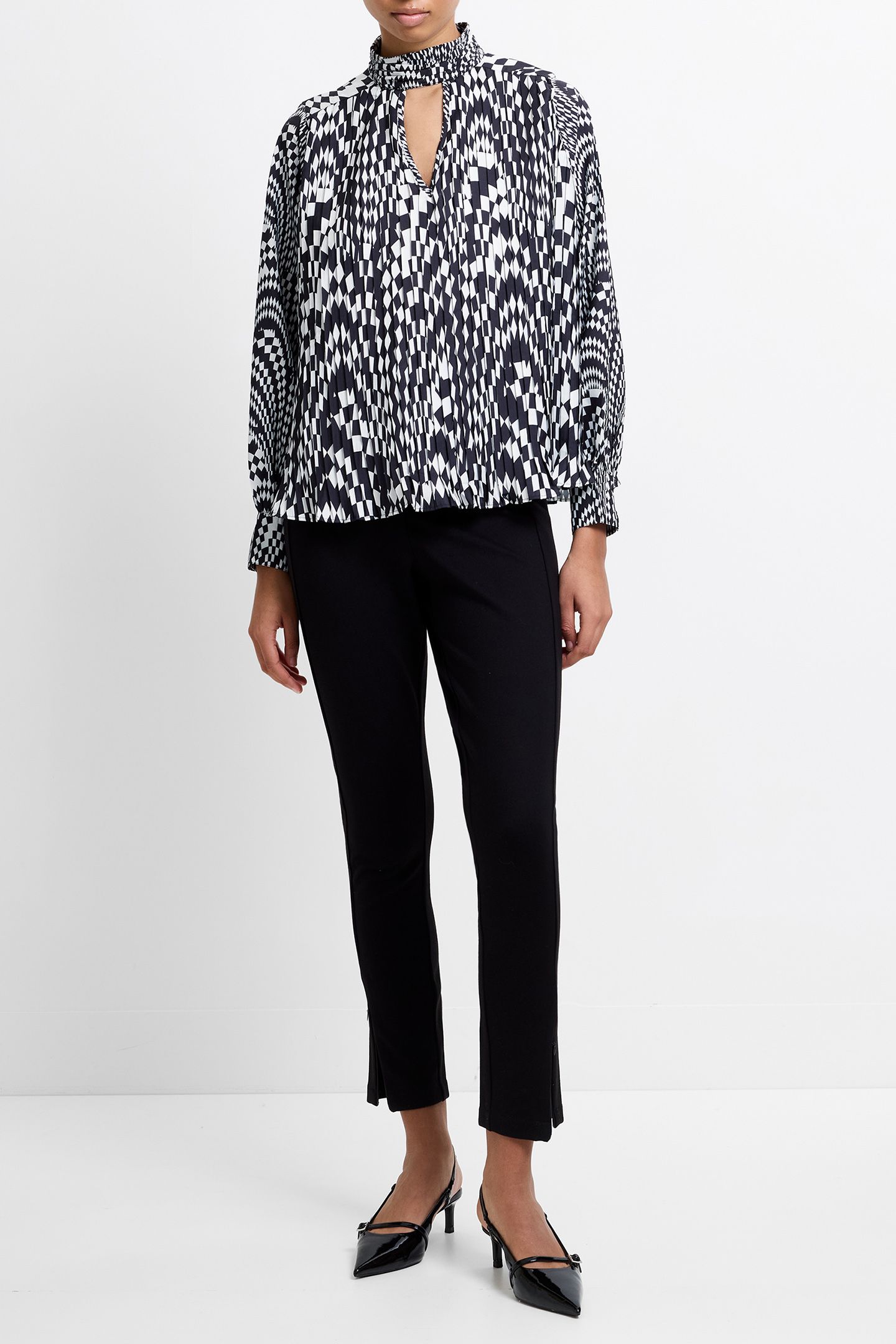 FERN PLEATED TOP CLASSIC CREAM/BLKOUT 3