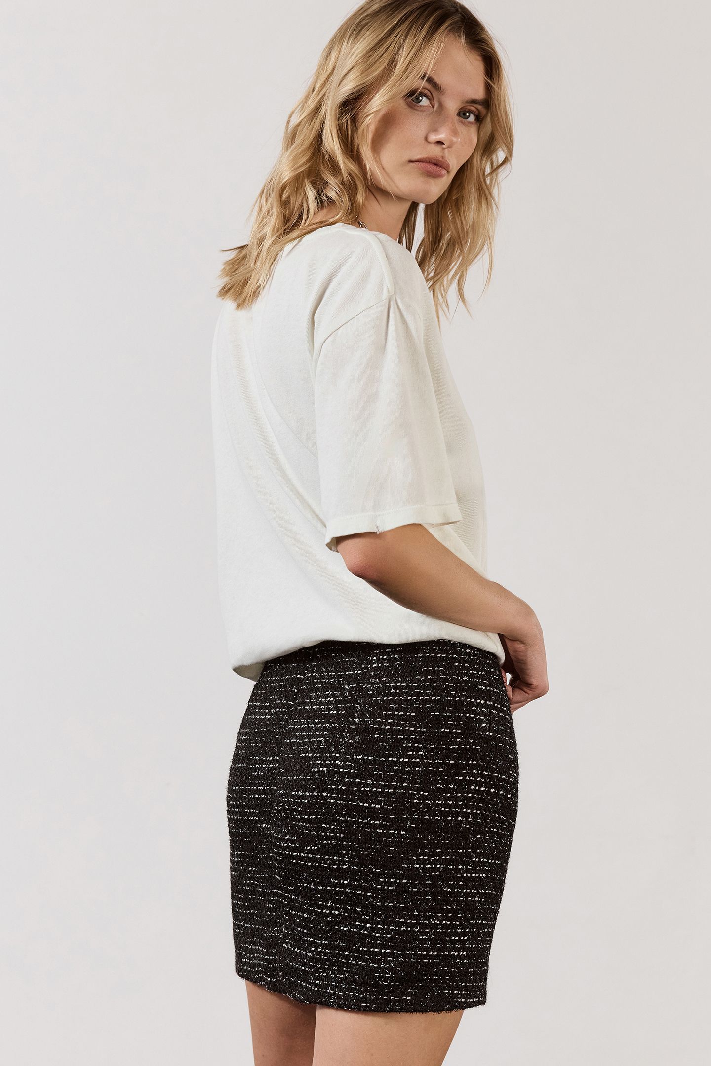 THE BLACK SPARKLY SHORT STRAIGHT TWEED SKIRT 2
