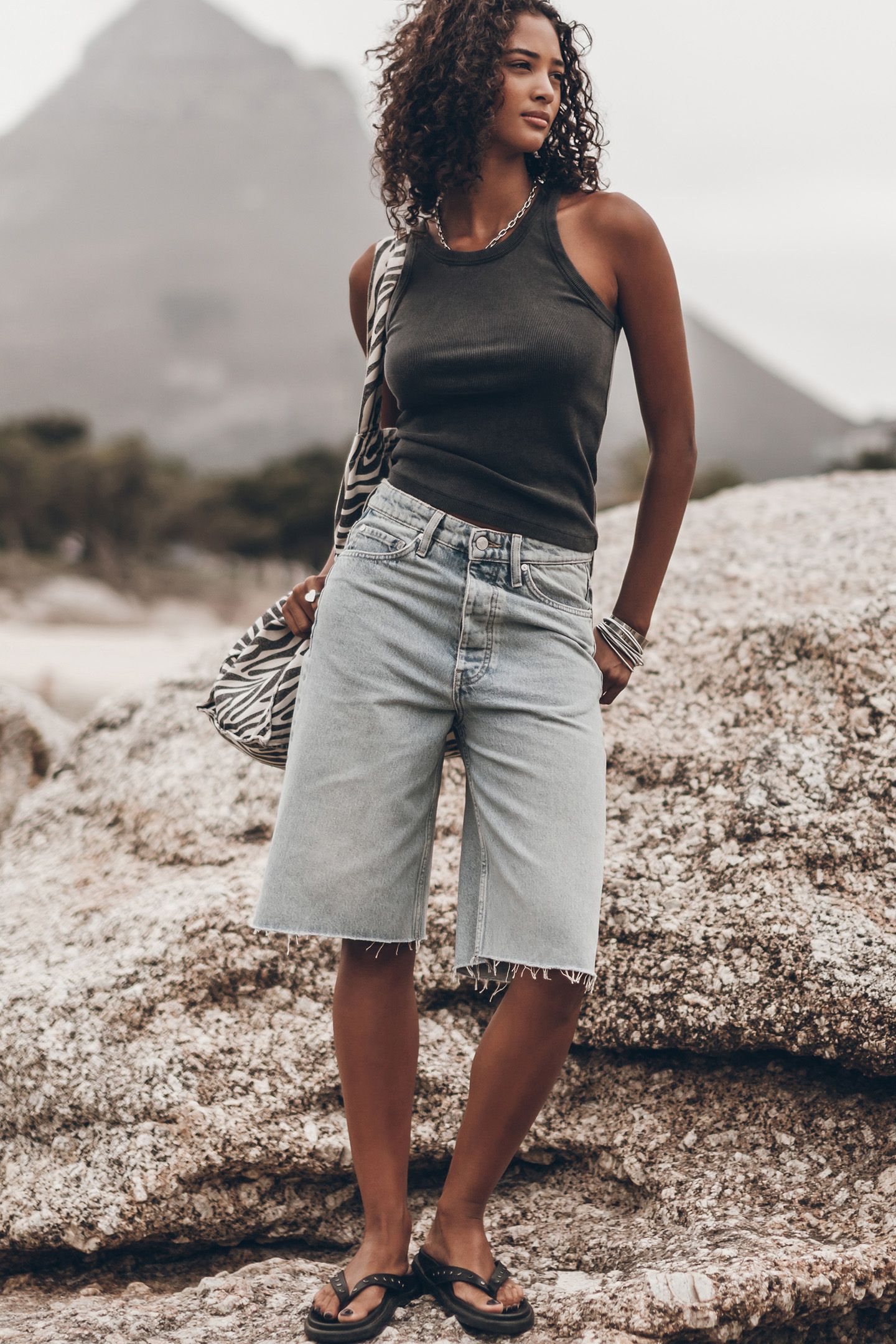 THE BLUE DENIM BERMUDA SHORT 3
