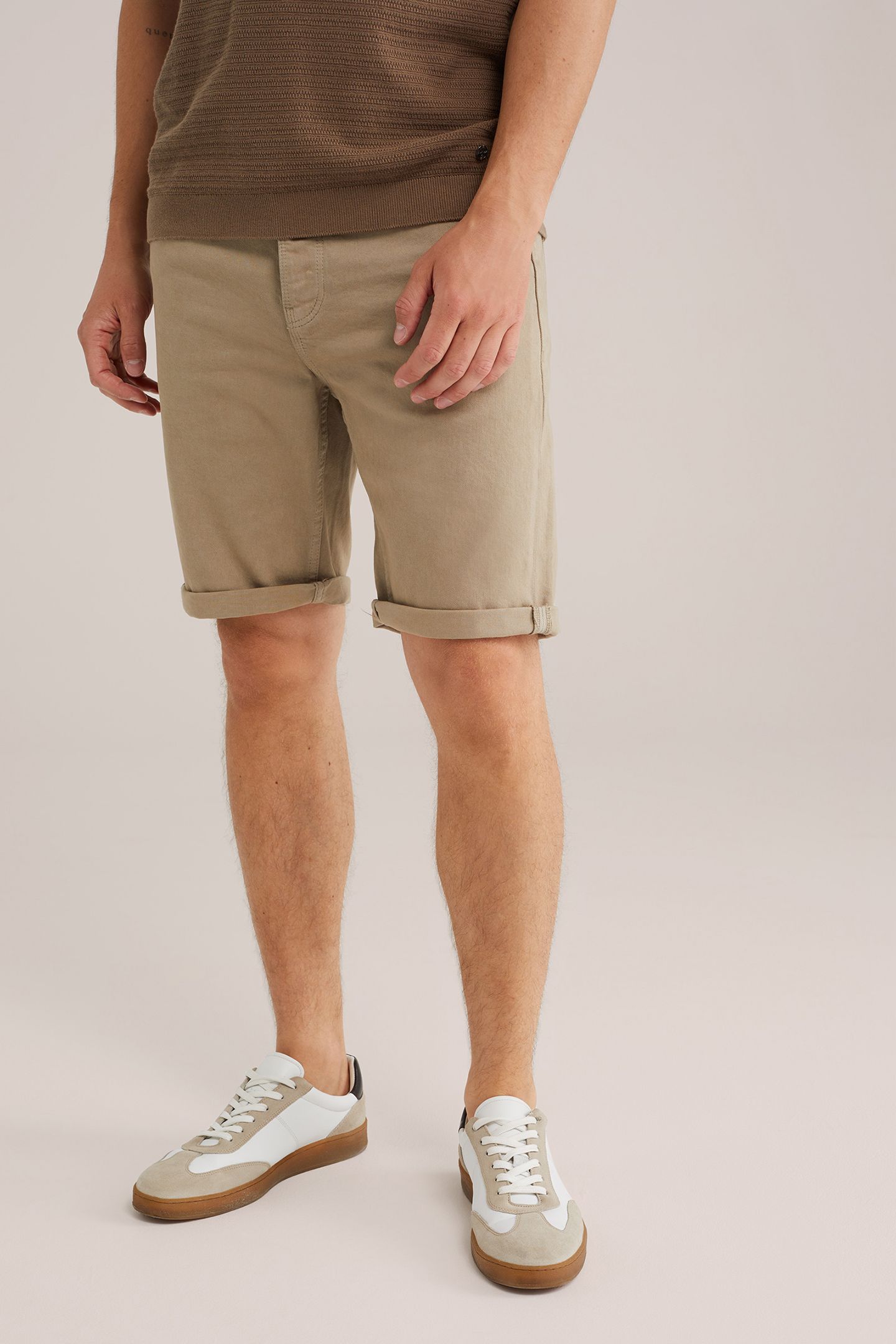 SHORT GREYISH GREEN 1