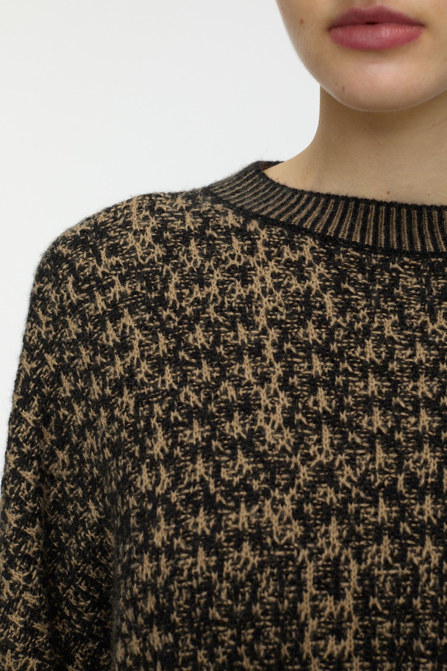 CREW NECK LONG SLEEVE KNITS BISCOTTI BROWN 4