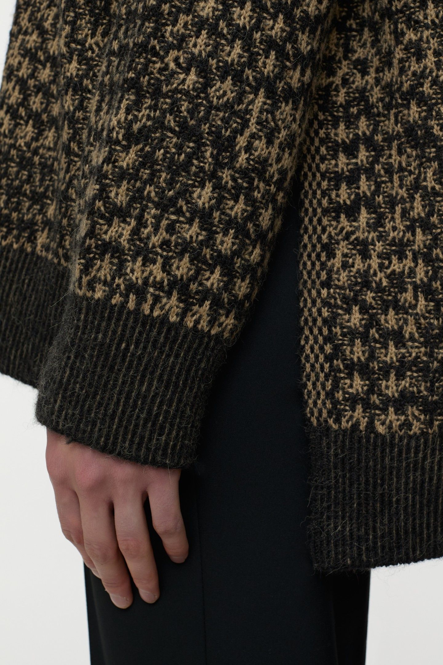 CREW NECK LONG SLEEVE KNITS BISCOTTI BROWN 5