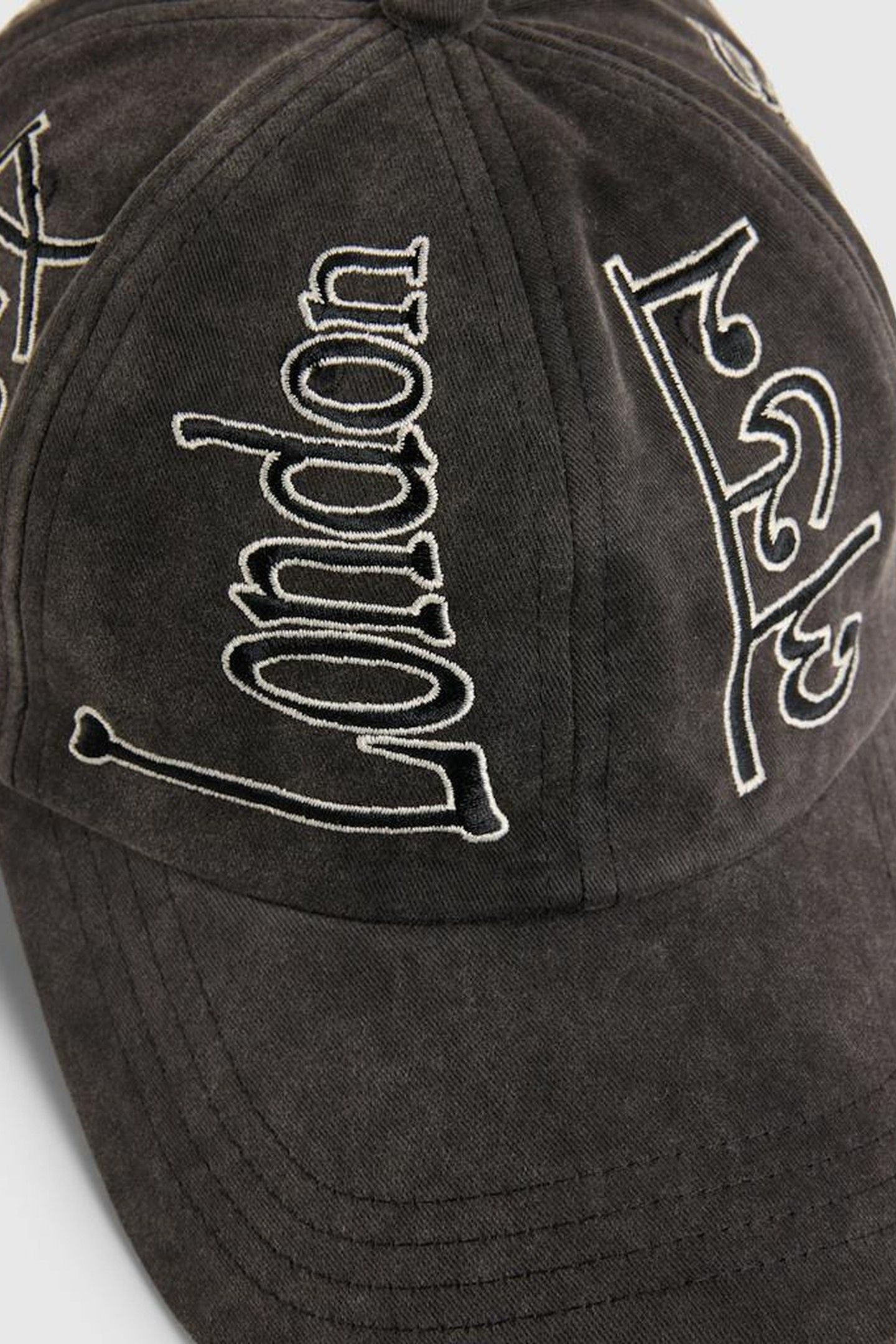 HIGHSNOBIETY – LONDON LANGUAGE CAP 5