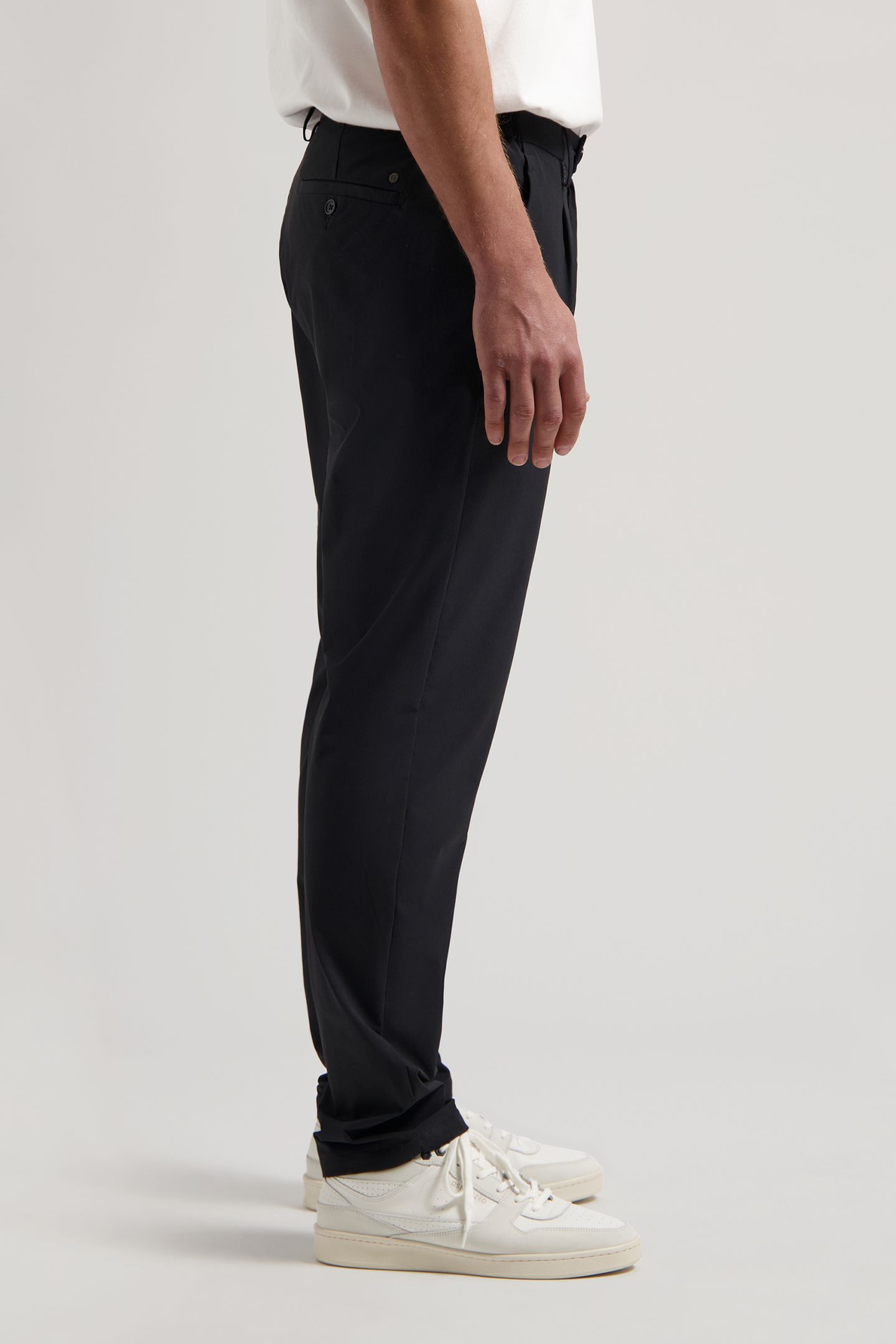 DS-LOGAN TECH CHINO BLACK 5