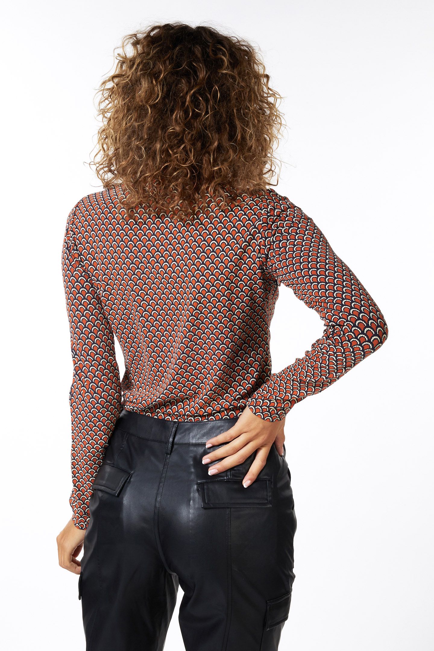 TOP SMOCKED NECKLINE SCALLOPED SJ PRINT 4