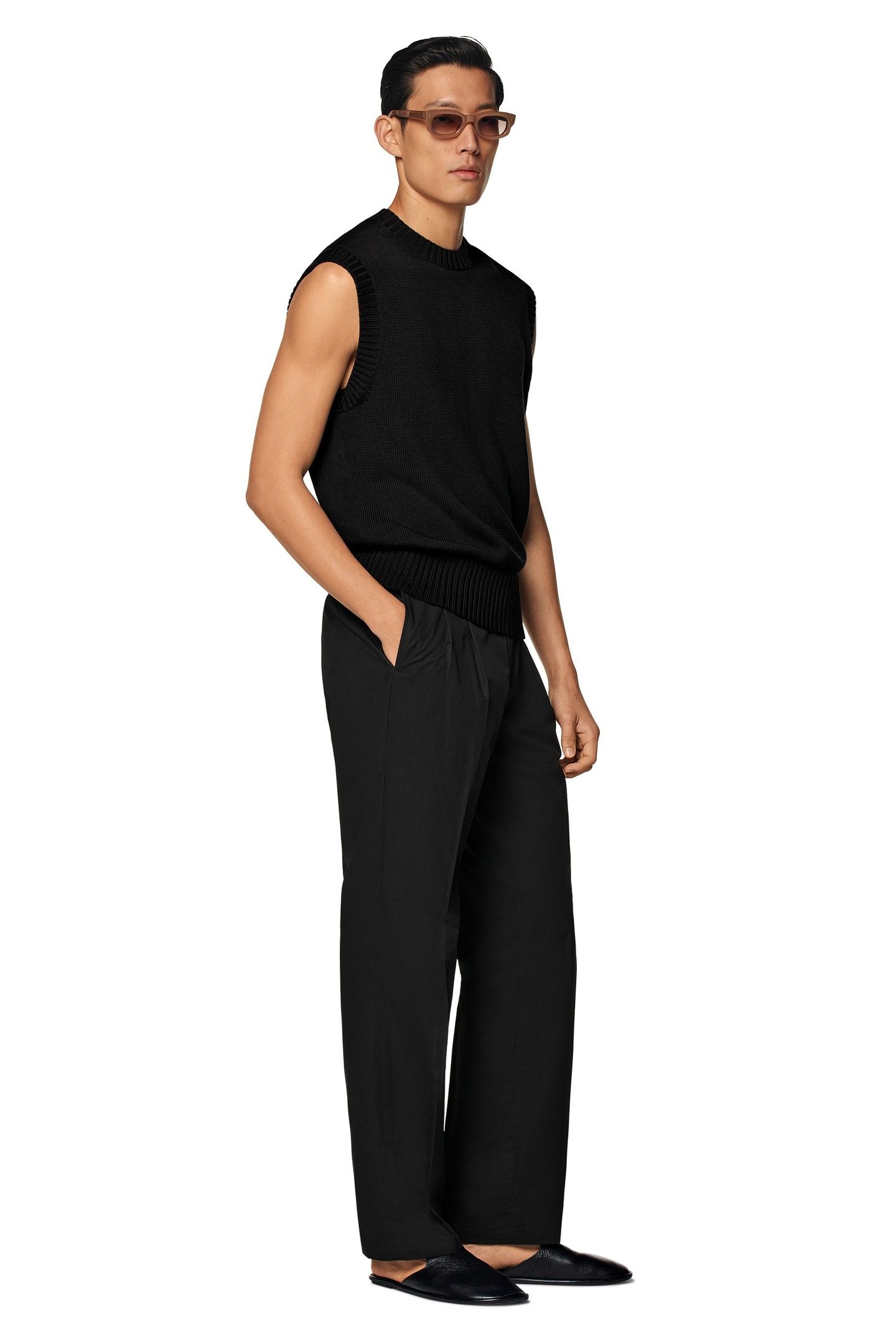SLEVELESS CREW VEST BLACK 4