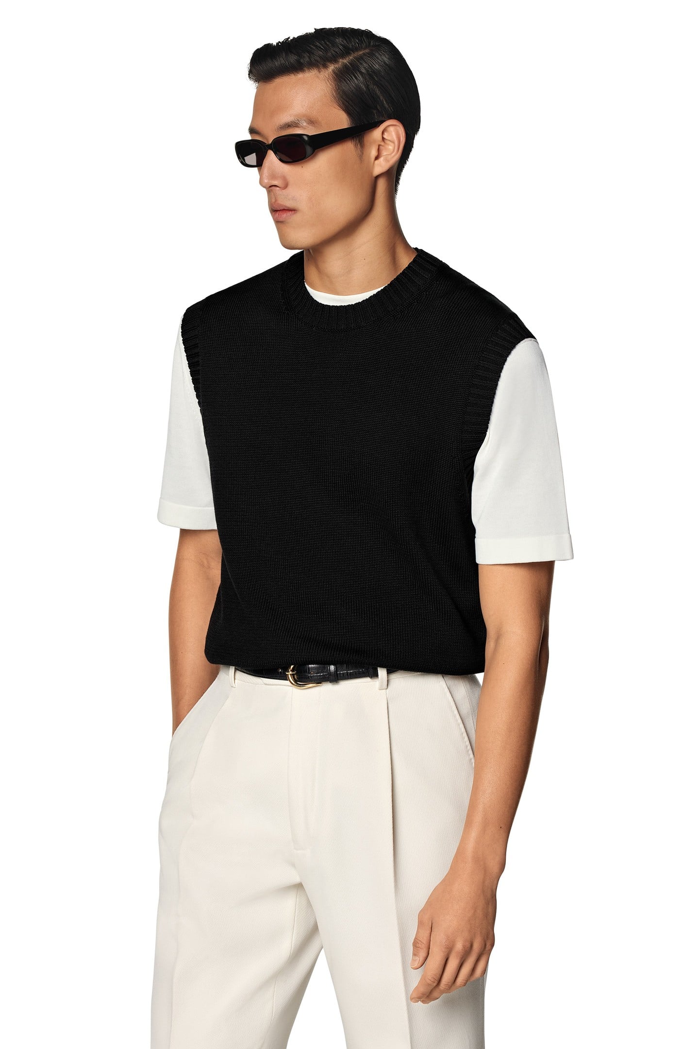 SLEVELESS CREW VEST BLACK 2