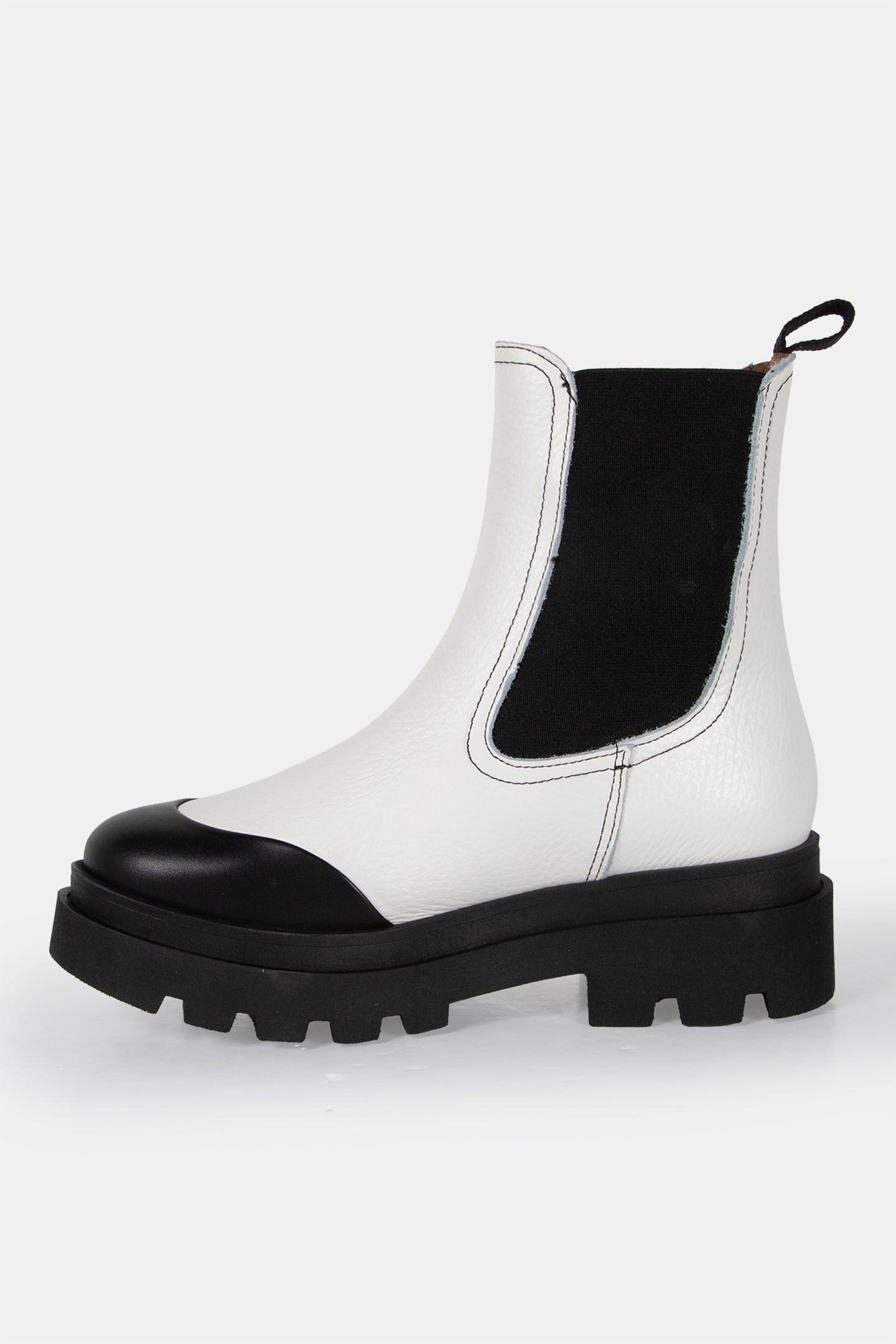 PRAAG WHITE / BLACK 2