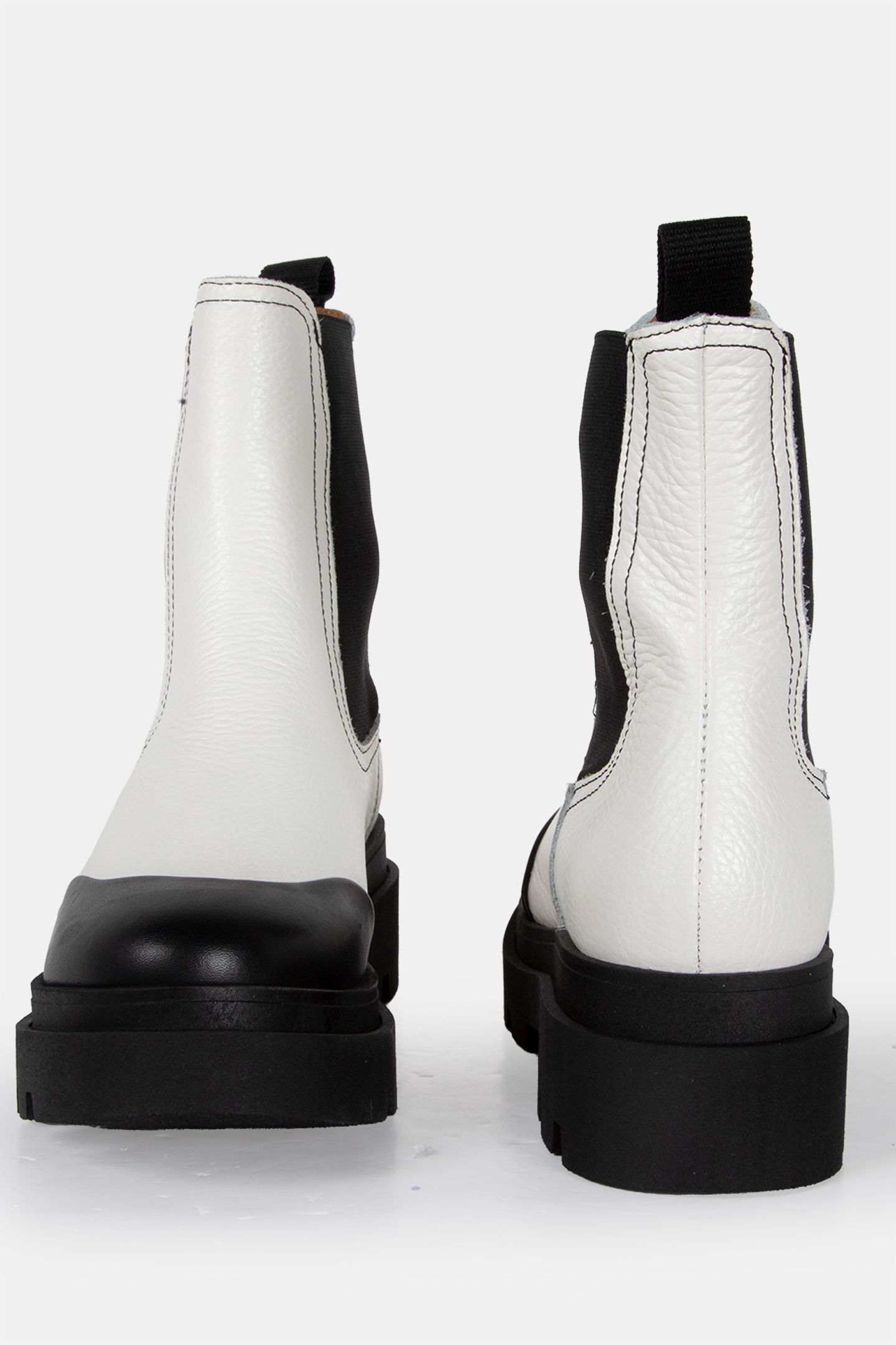 PRAAG WHITE / BLACK 3