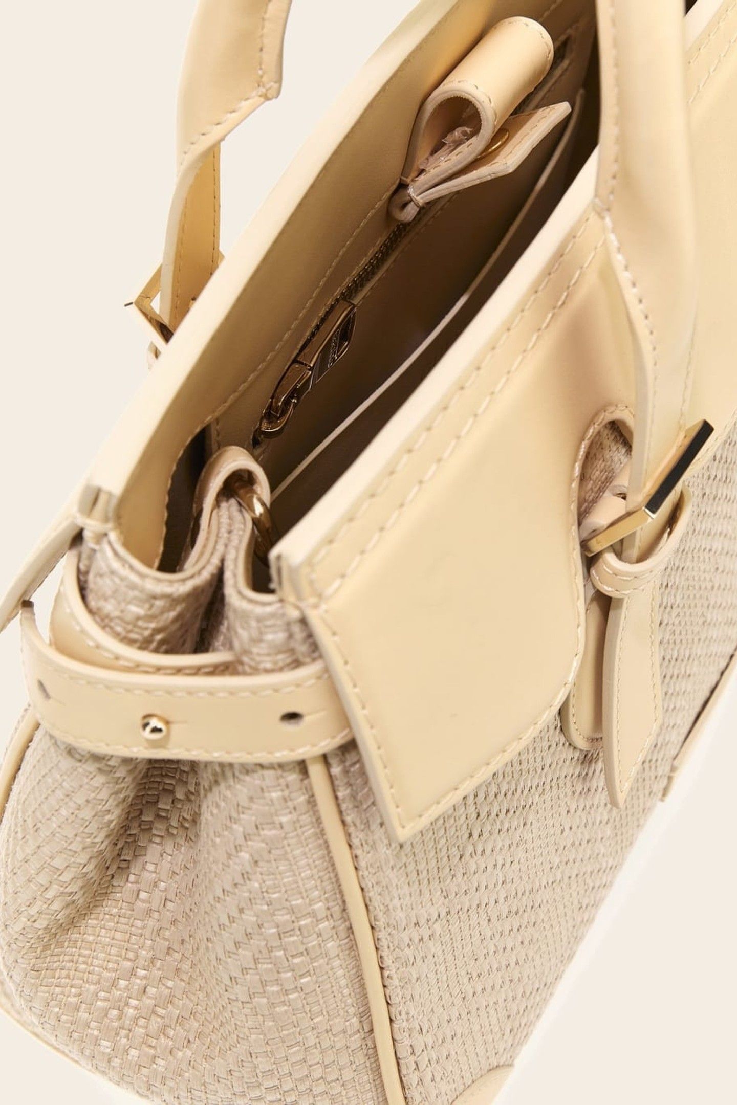 MARCIANO BY GUESS DIANA MEDIUM SATCHEL ECRU' 7