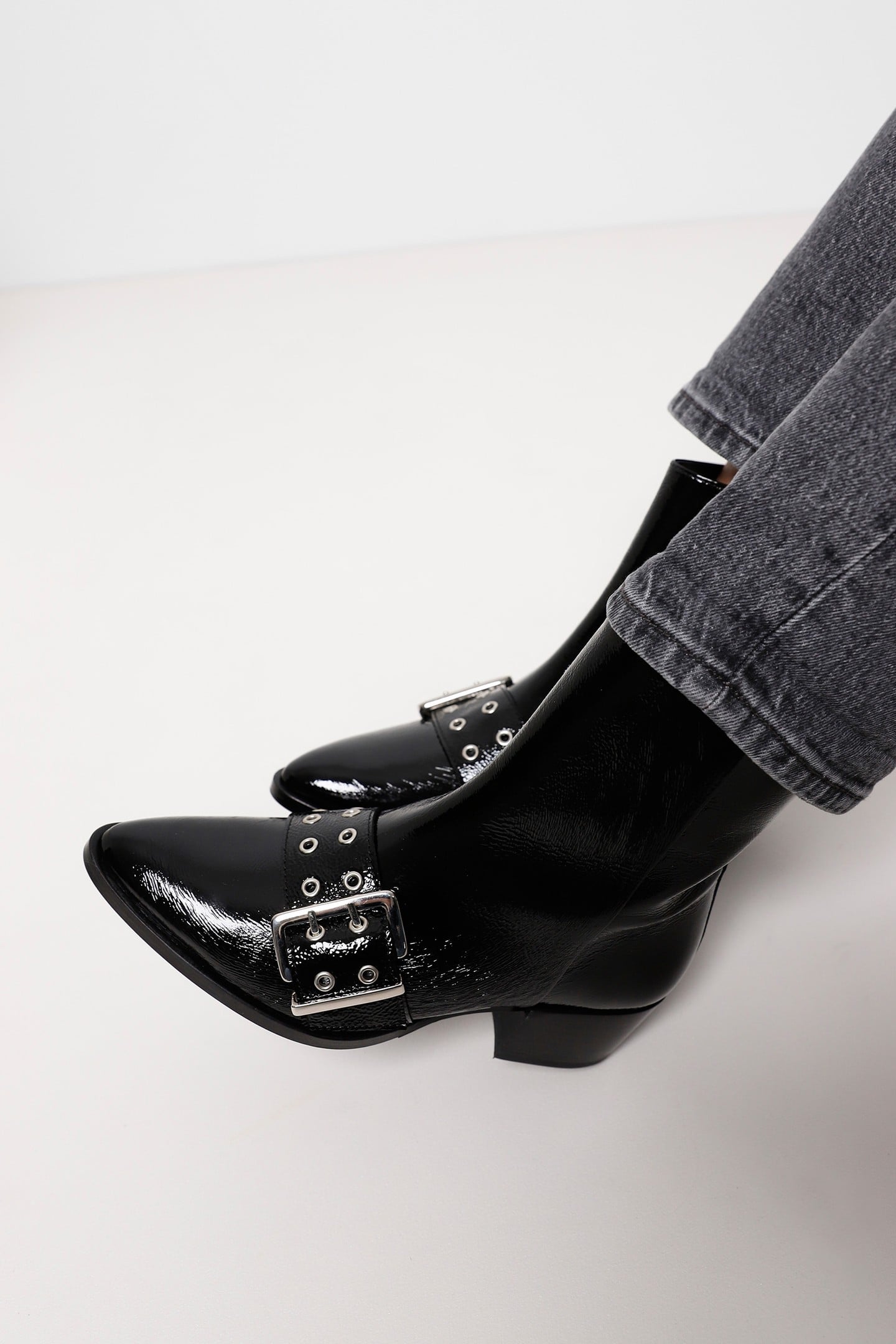 ROSE CAMDEN ANKLE BOOTS BLACK 6