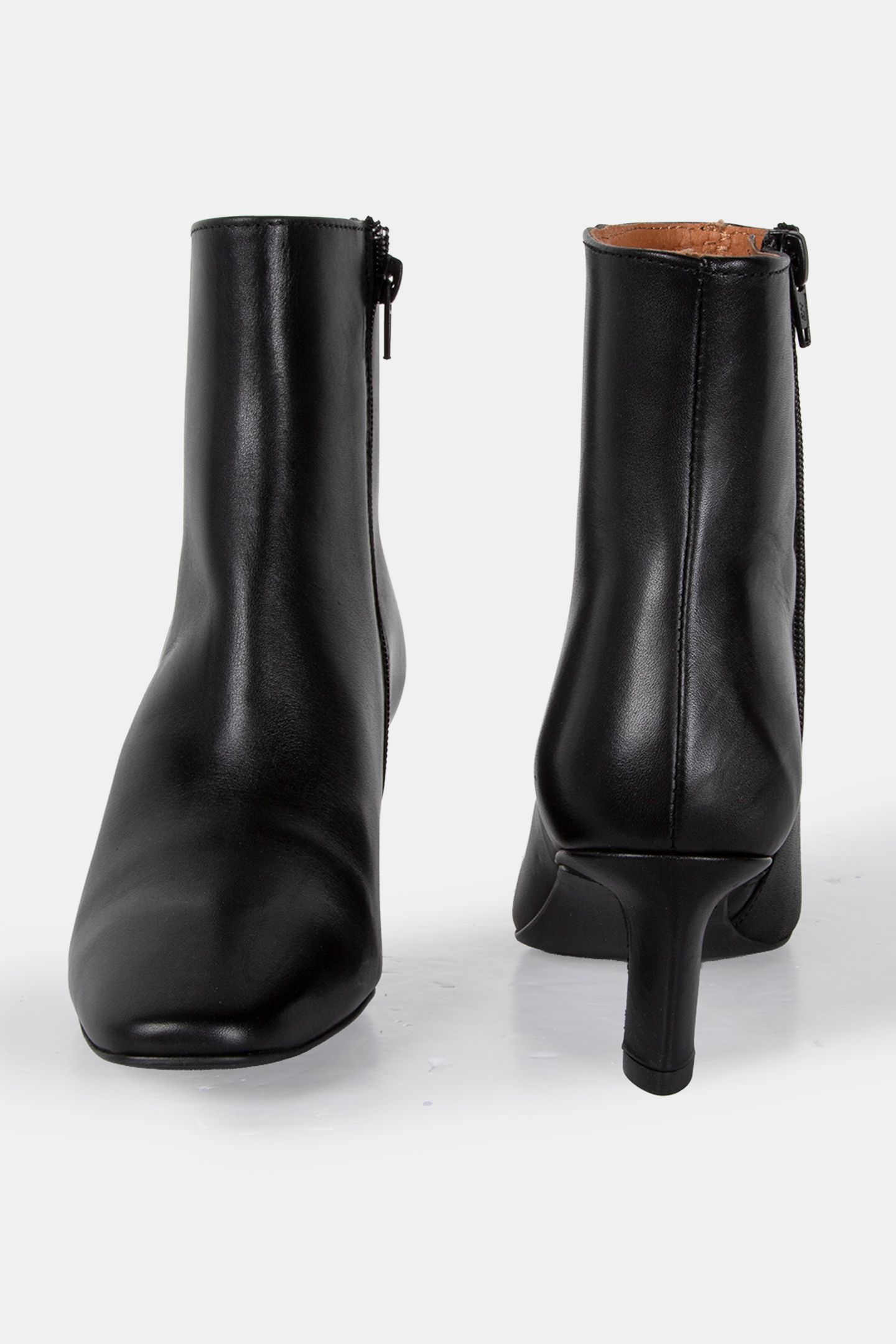 LEON BLACK 4