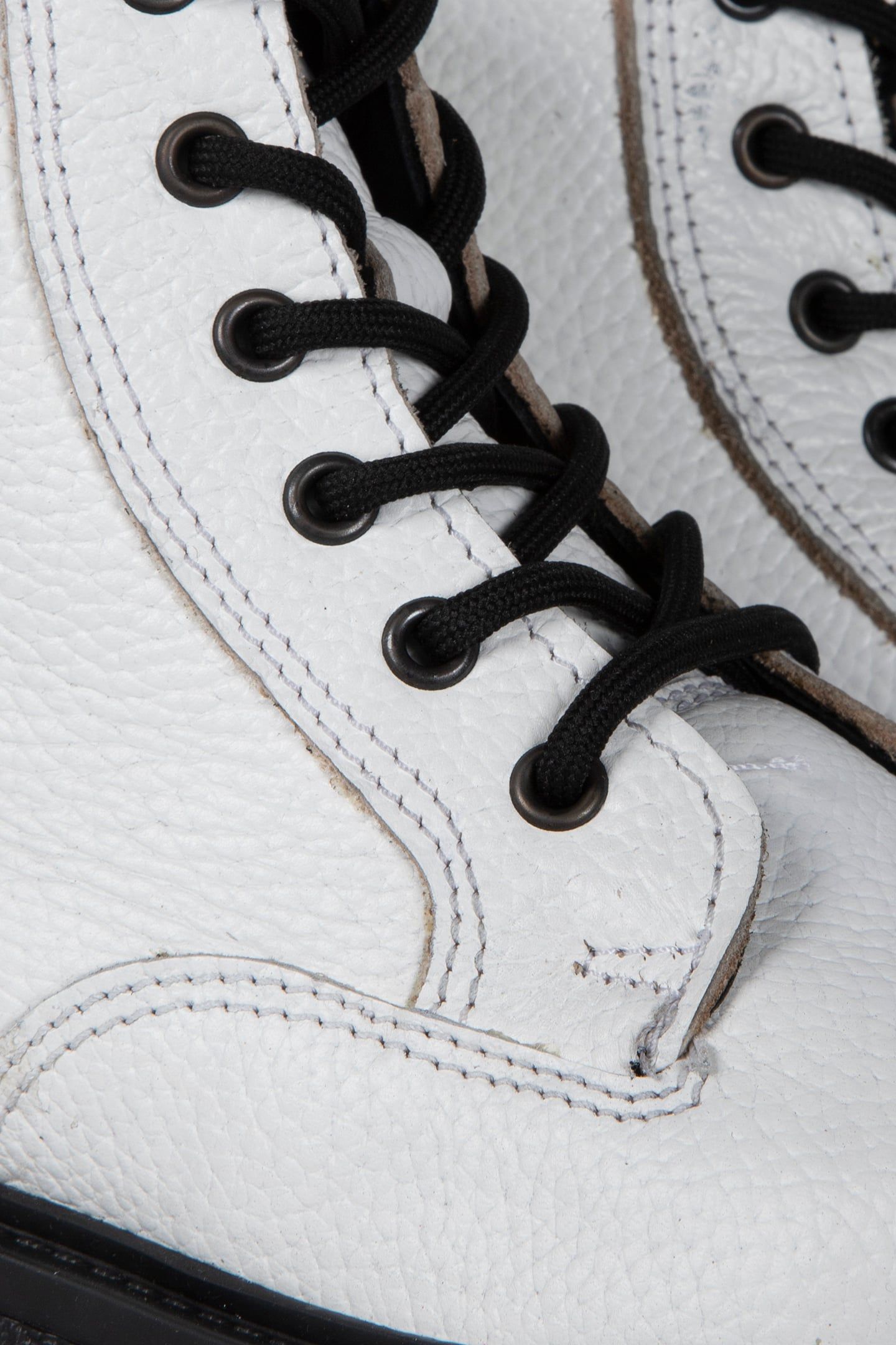 DECHASE – GUZO WHITE EMBOSSED 4