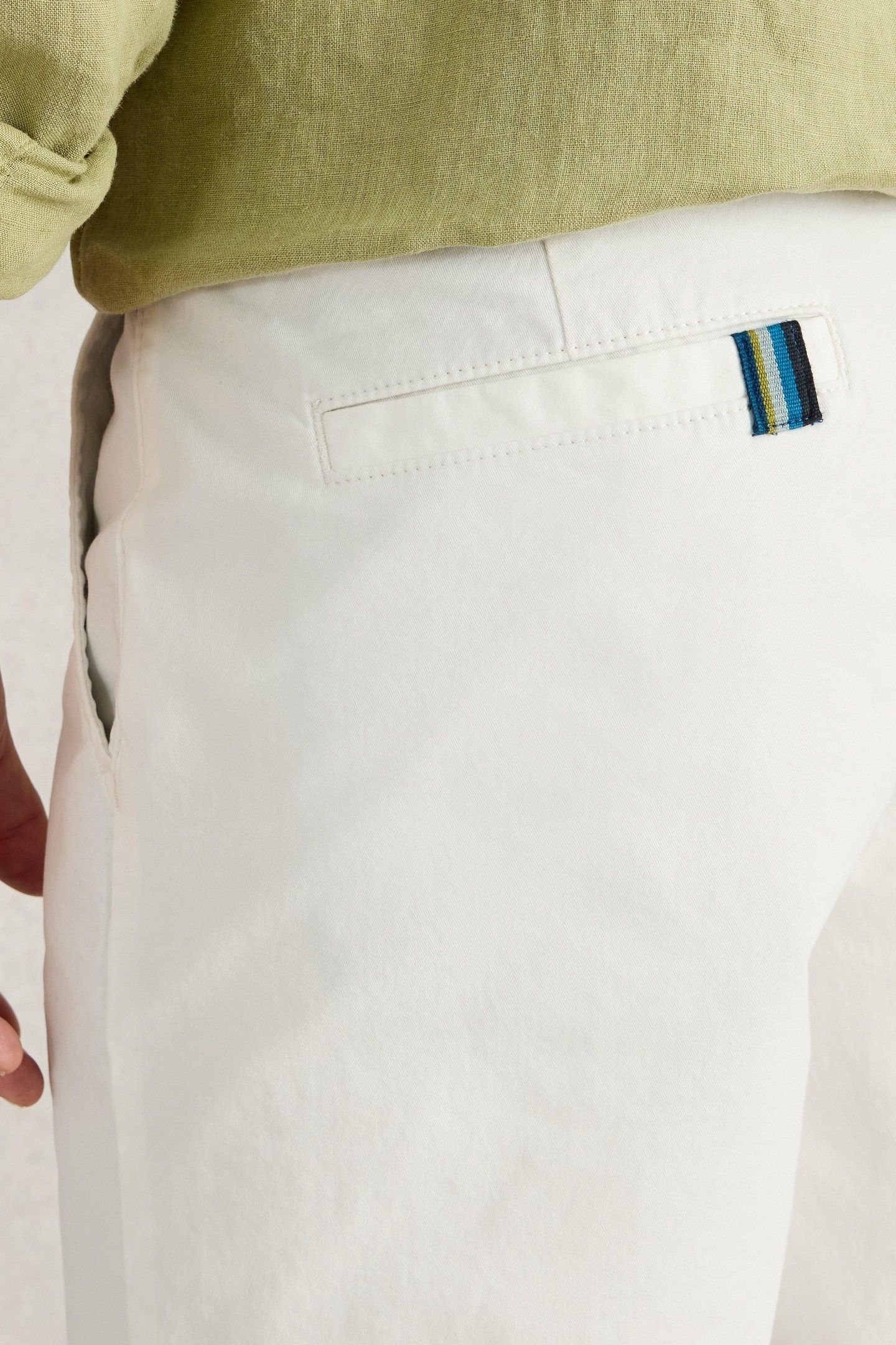 SUTTON ORGANIC CHINO SHORT BRILLIANT WHITE 6