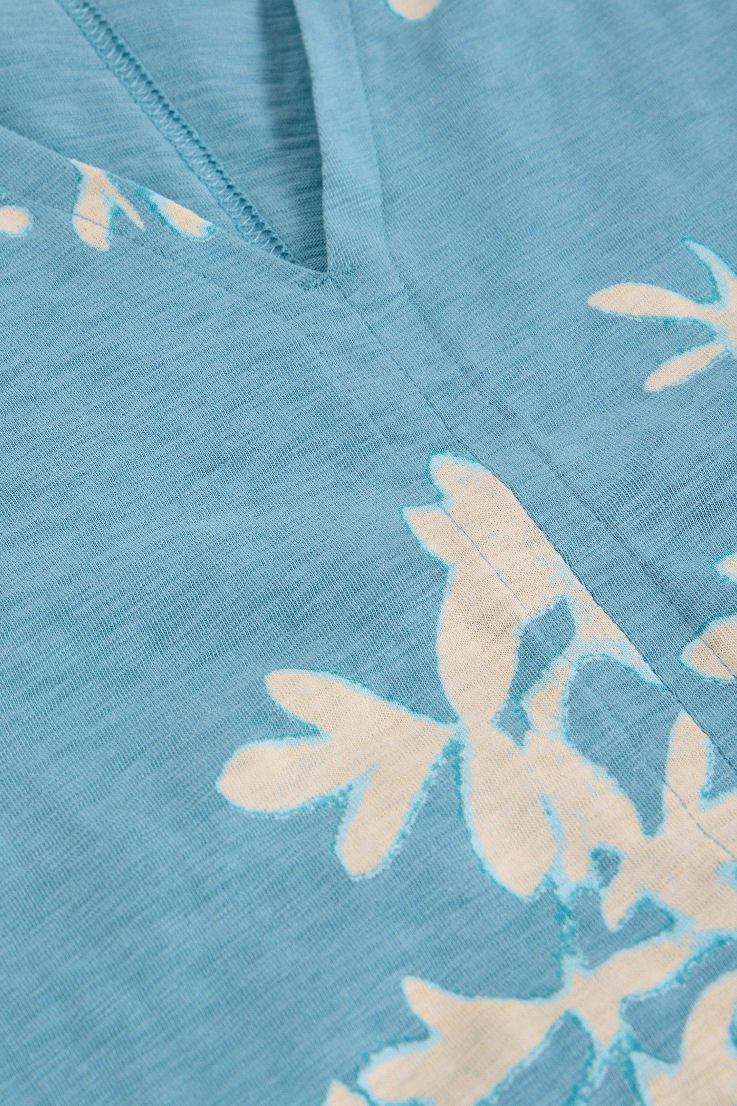 NELLY NOTCH NECK TEE BLUE PRINT 6