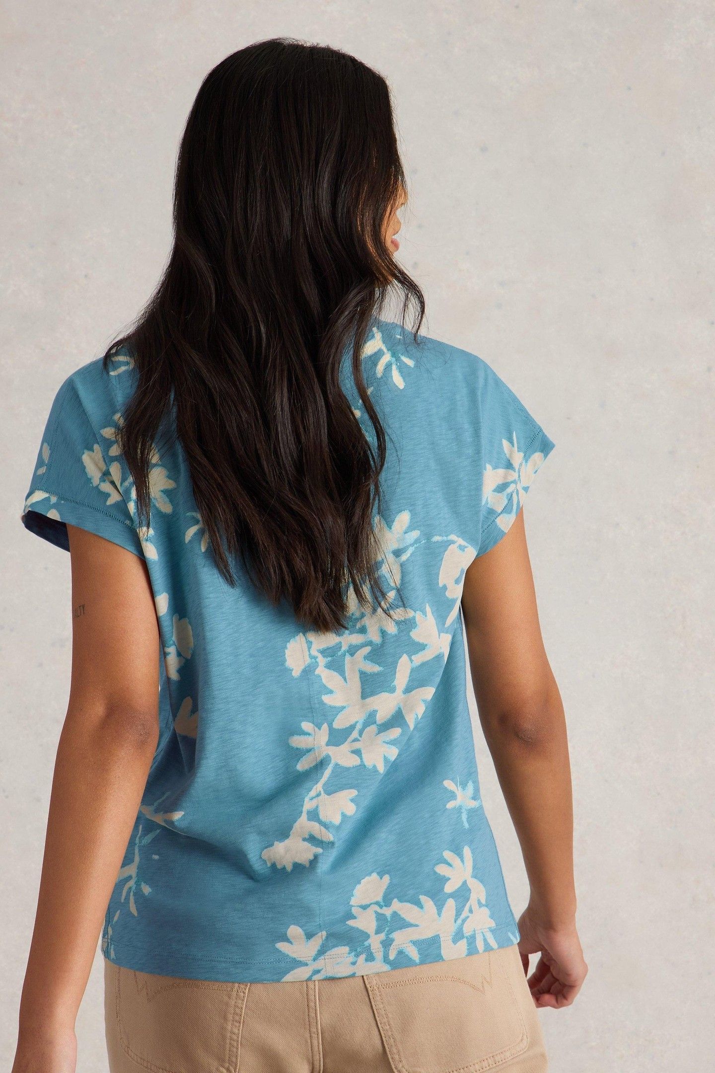 NELLY NOTCH NECK TEE BLUE PRINT 4