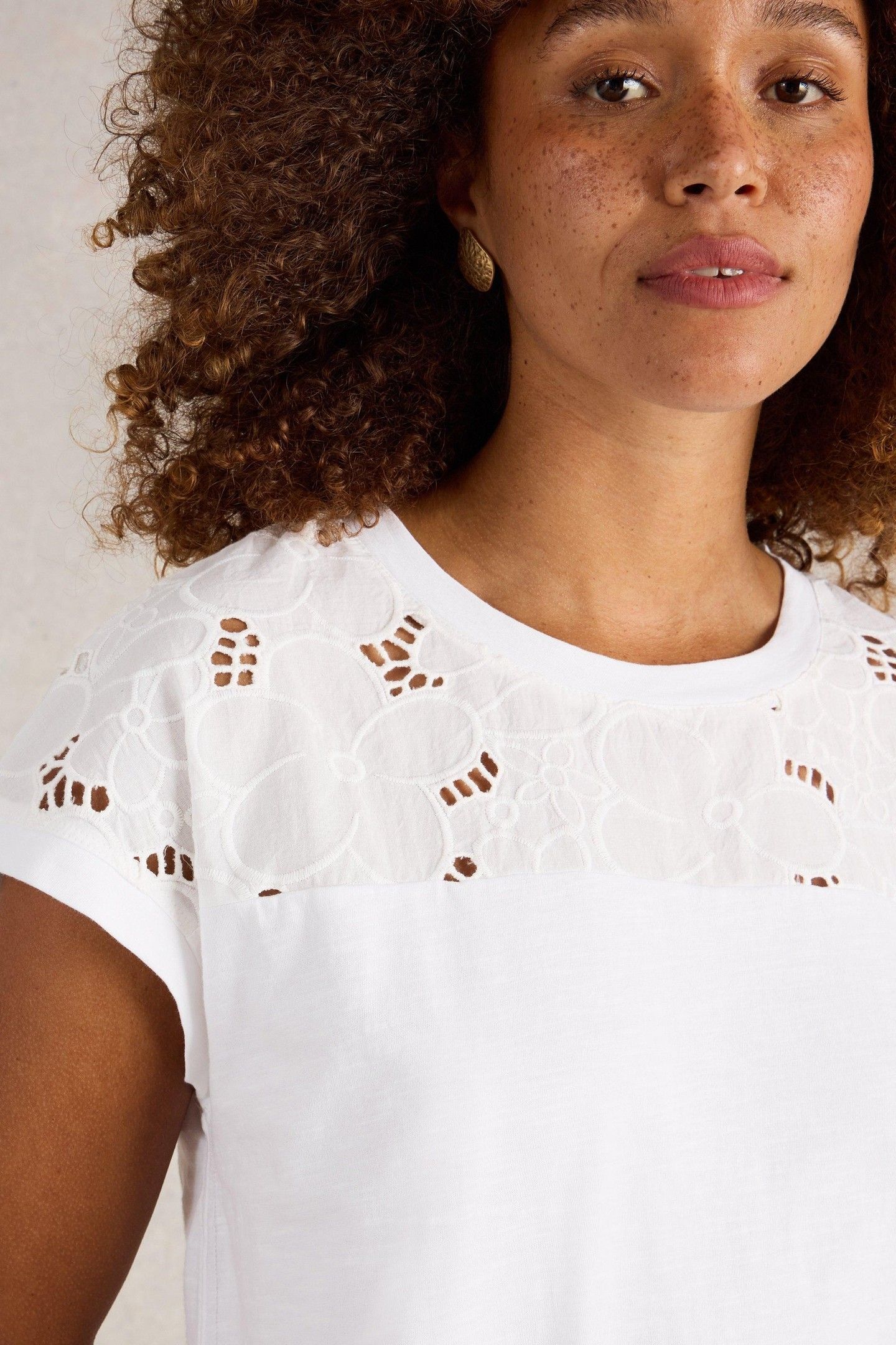 THEA BRODERIE TEE BRILLIANT WHITE 6
