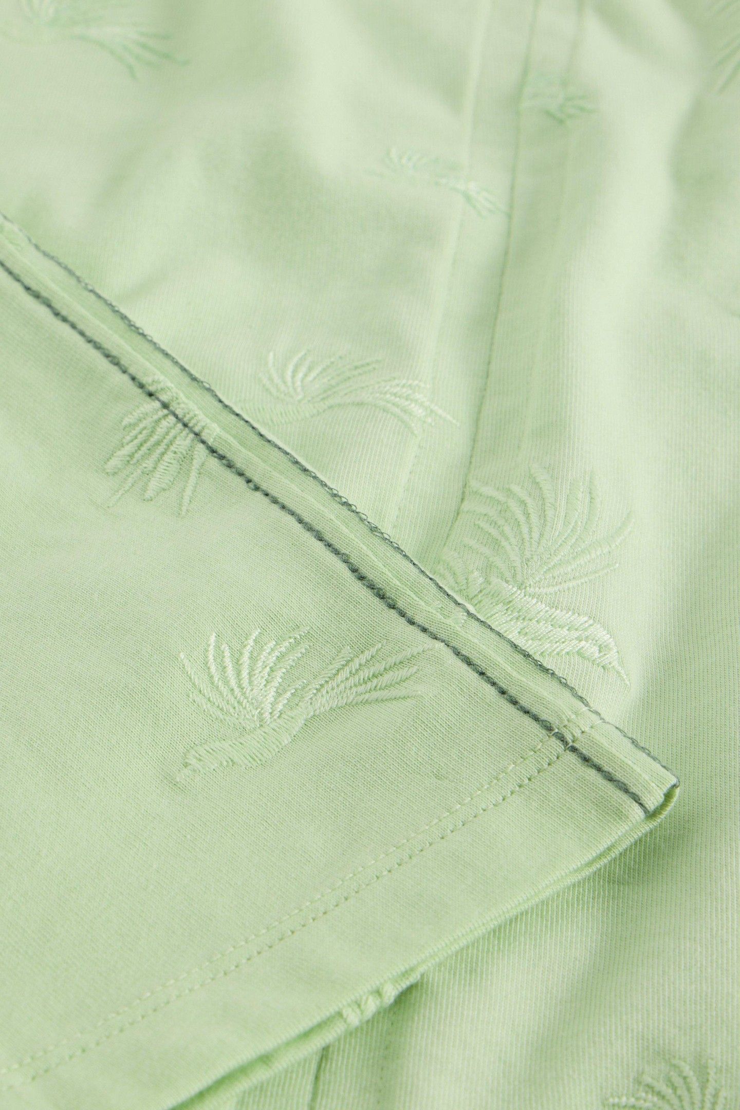 NELLY NOTCH EMBROIDERED TEE LIGHT GREEN 5
