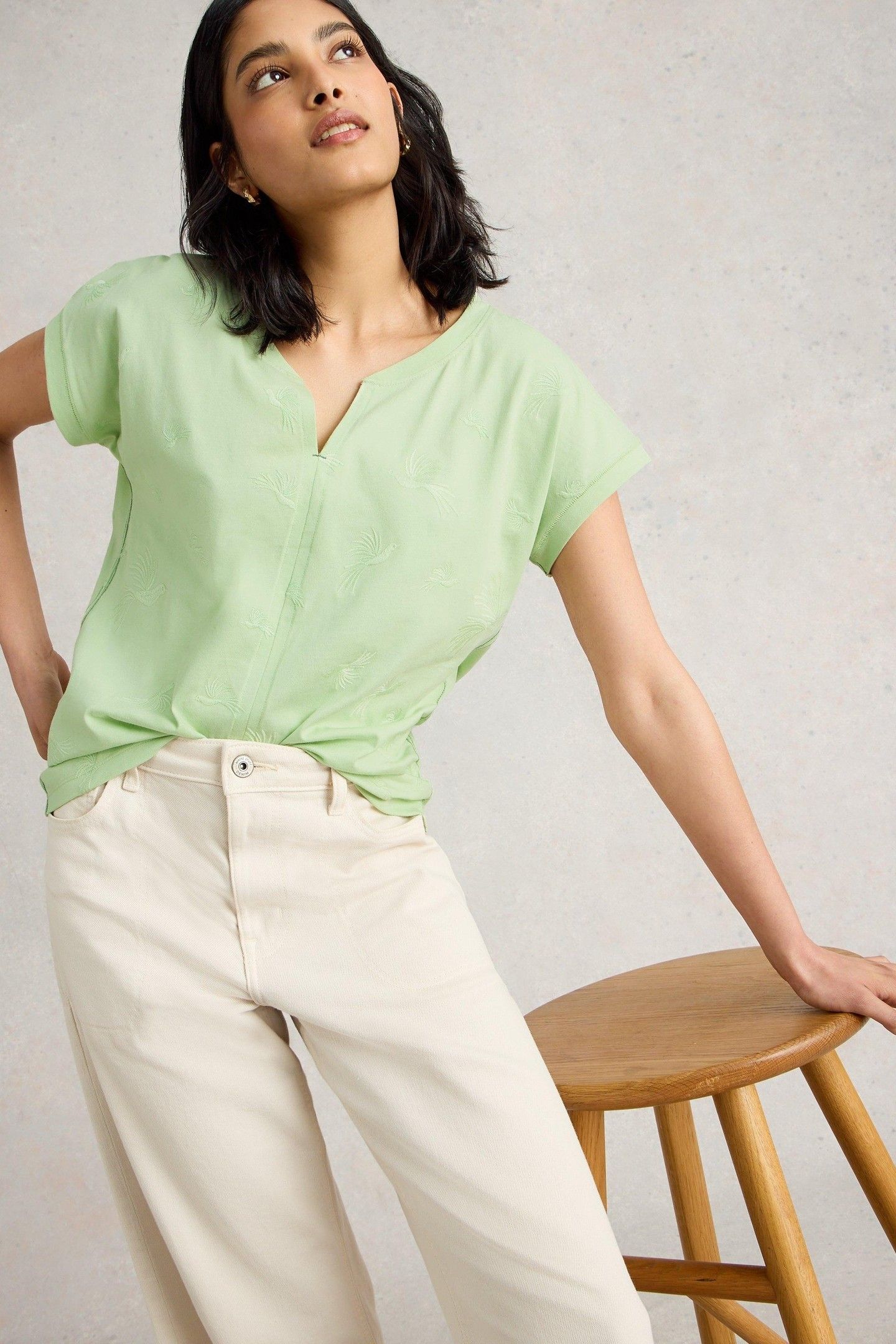 NELLY NOTCH EMBROIDERED TEE LIGHT GREEN 6