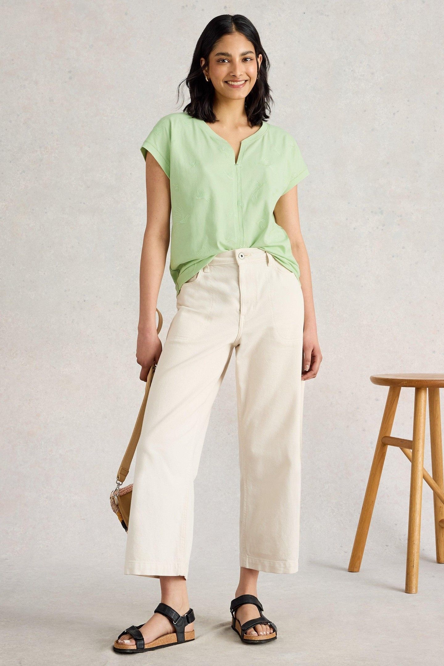 NELLY NOTCH EMBROIDERED TEE LIGHT GREEN 2