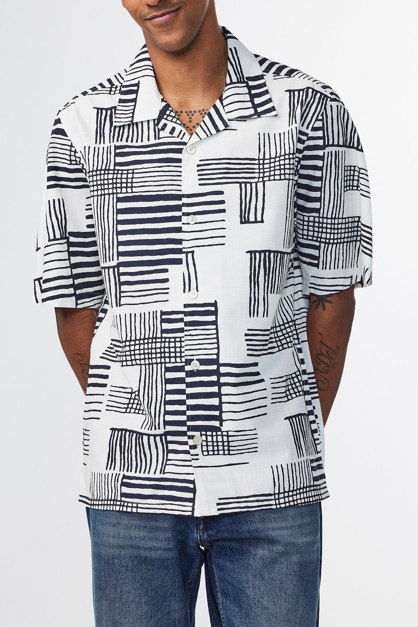 OLE SS SHIRT 5210 BLACK PRINT 2