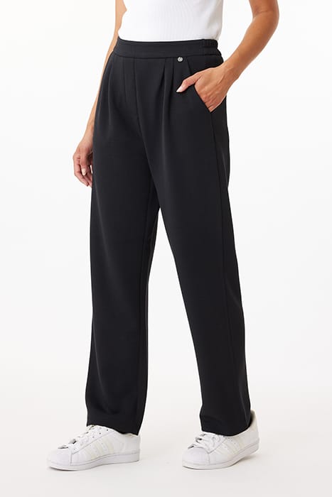 PLEAT FRONT PULL ON CARROT BLACK 1