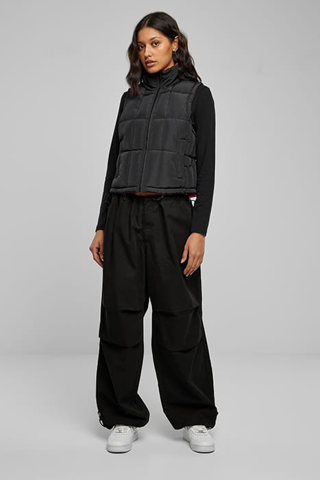 LADIES REVERSIBLE CROPPED PUFFER VEST BLACK/FUCHSIA 3