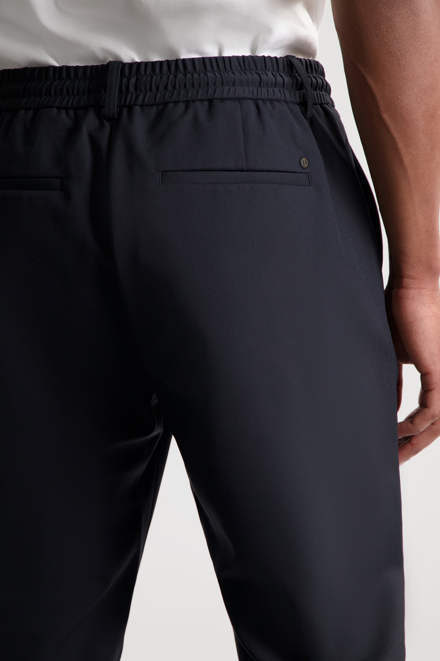 DS_LOGAN TECH CHINO BLACK 7