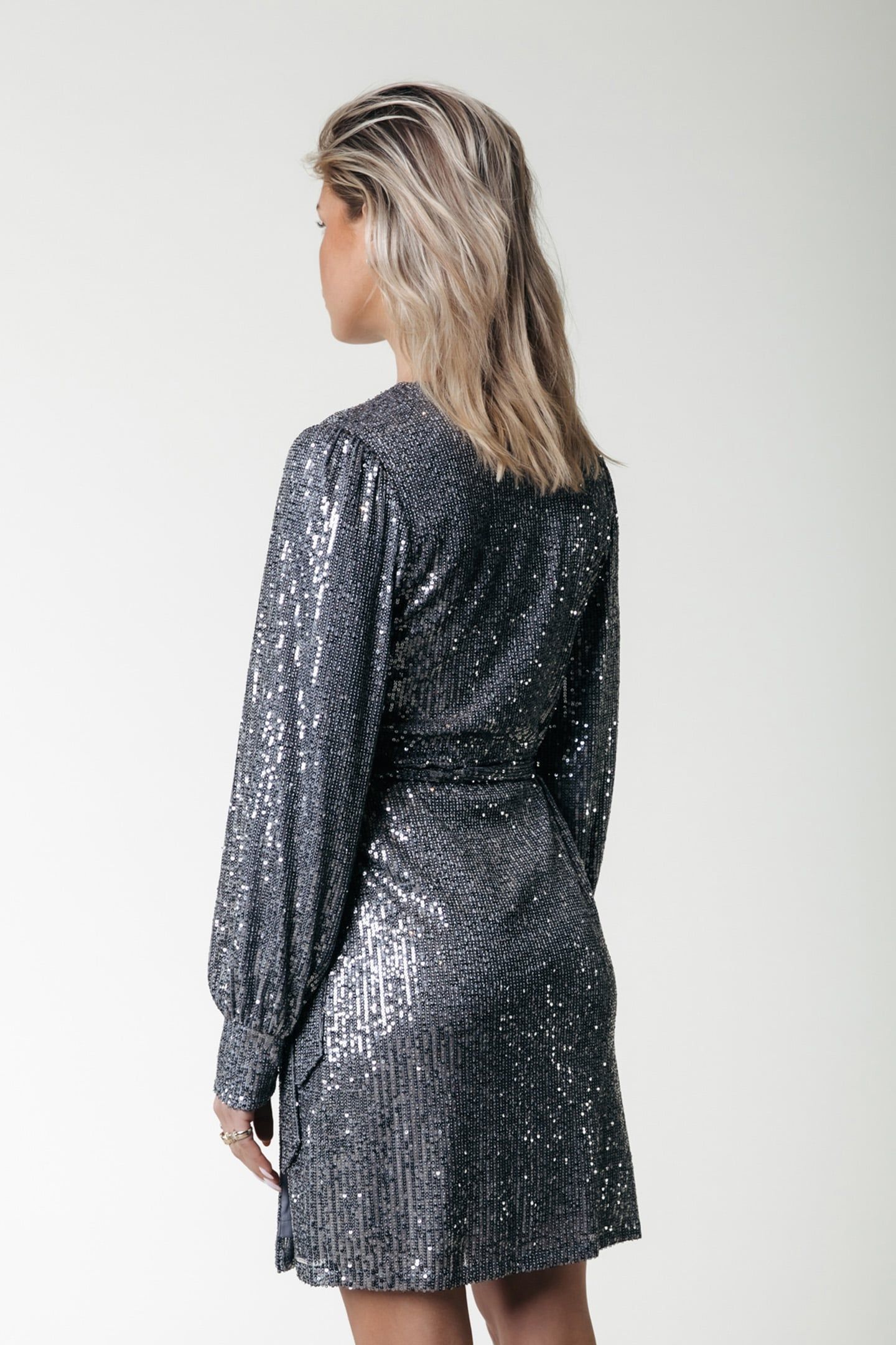 XITA SEQUINS REAL WRAP DRESS LS SILVER GREY 2