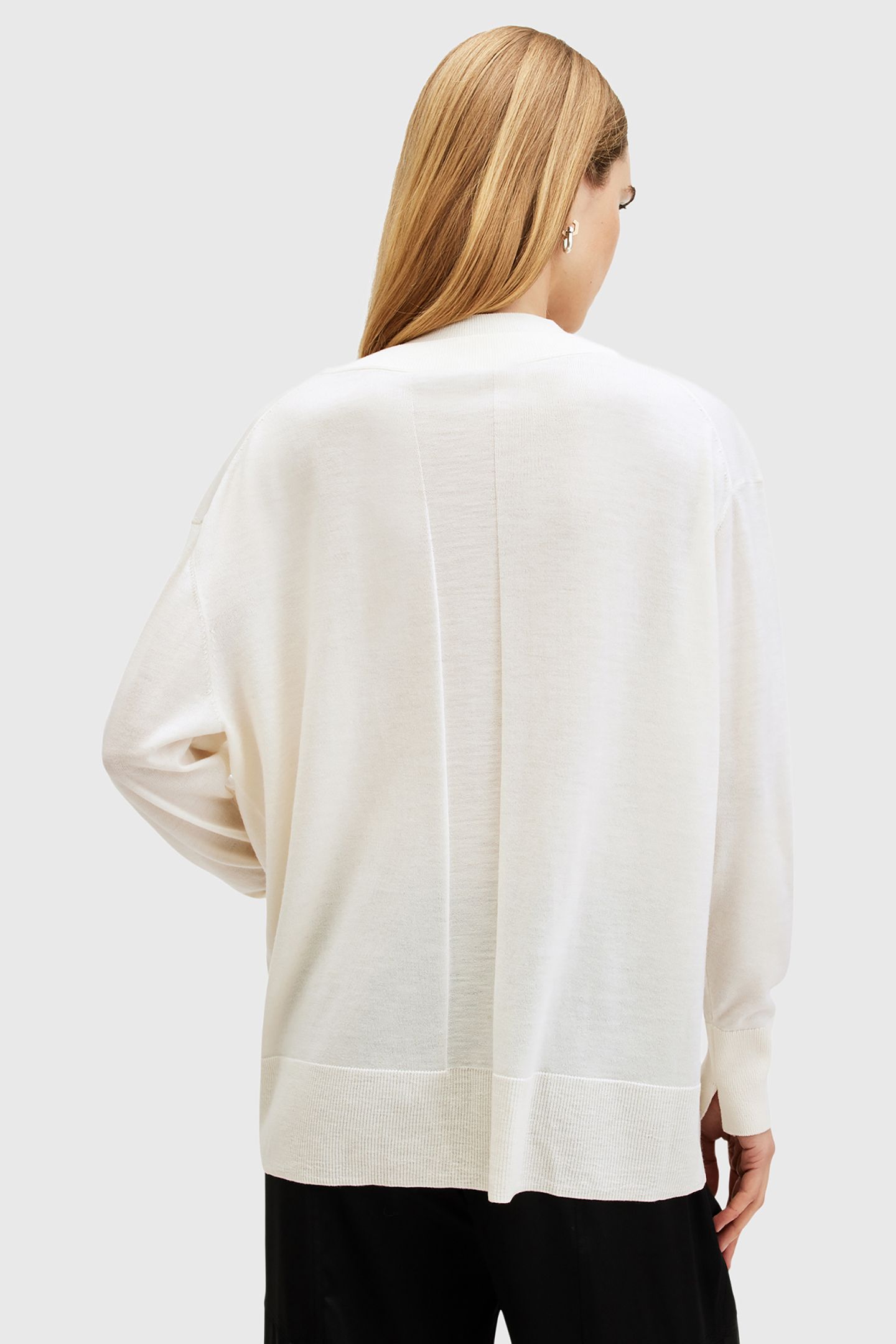 BERN V NECK CHALK WHITE 2