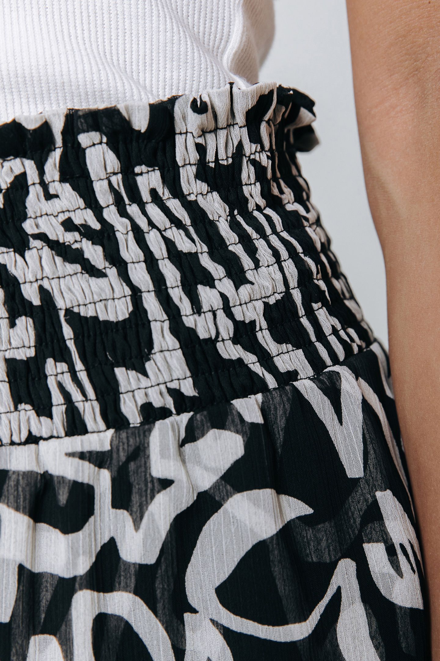 DAPHNE MARKER MINI RUFFLE SKIRT BLACK/WHITE 4