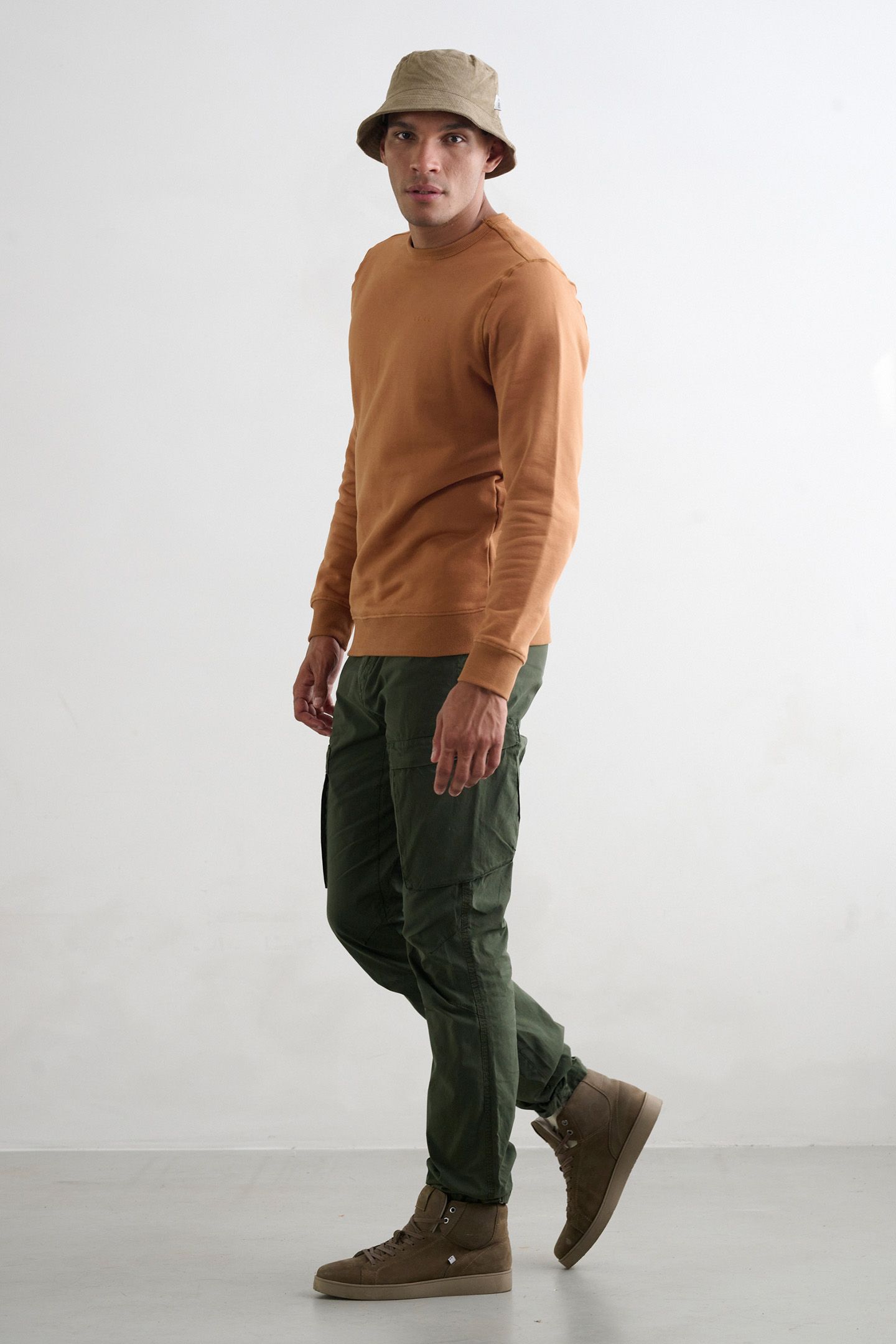 SWEATER ALMOND 2
