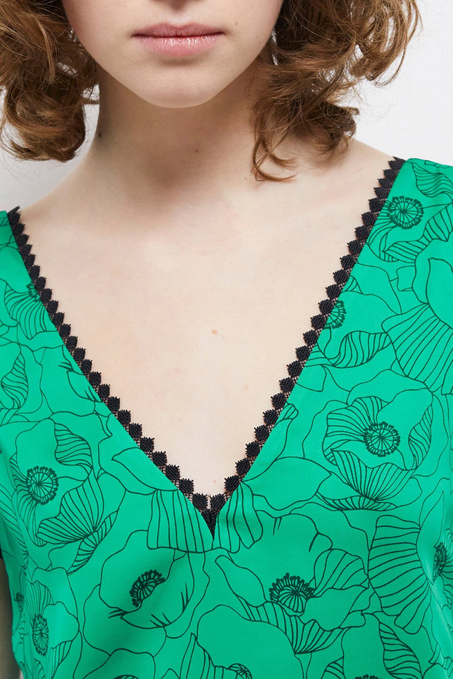SLEEVELESS TOP WITH LACE DETAILS GREEN 5