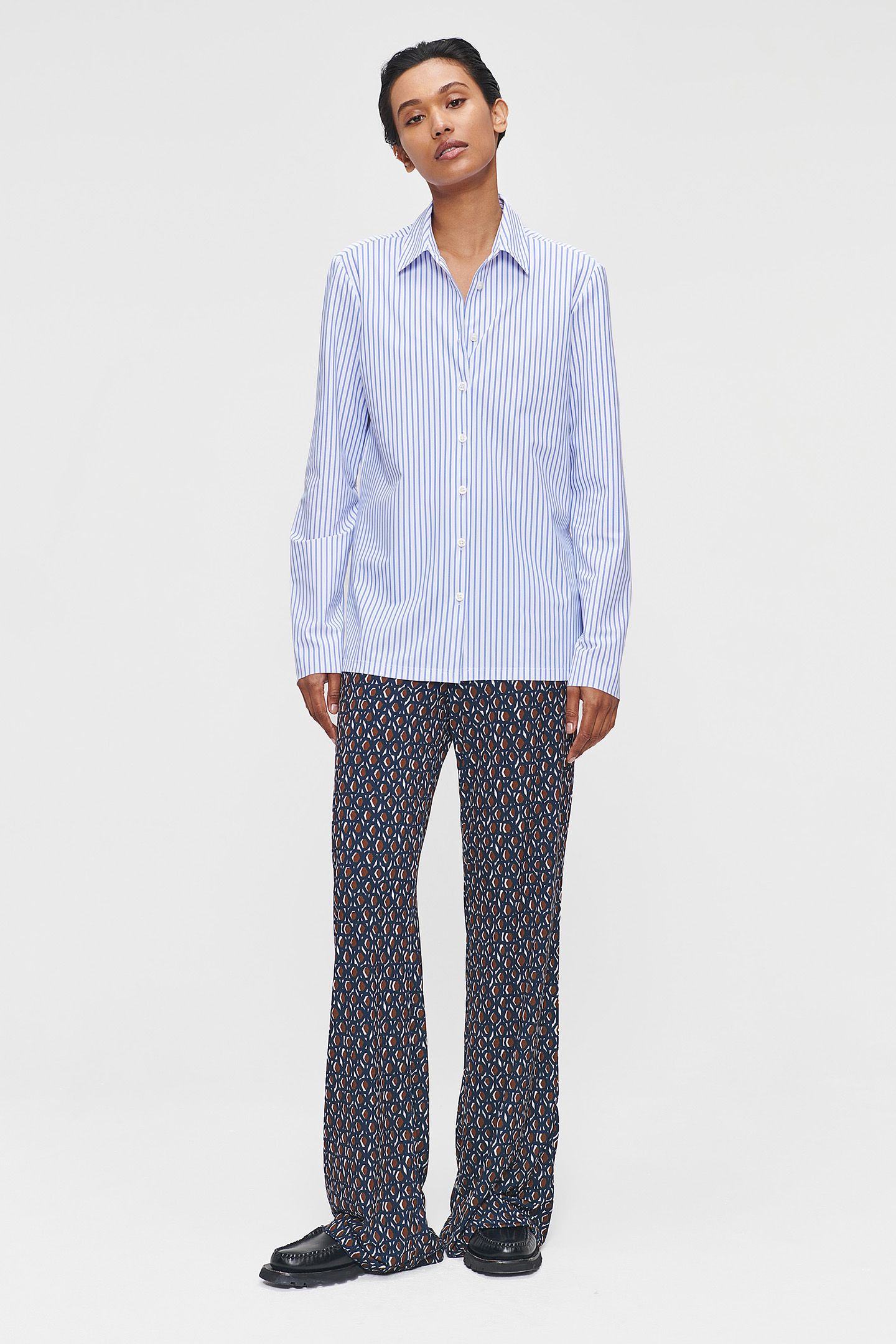 FLUID PRINT FLARED PANTS HAZEL 2