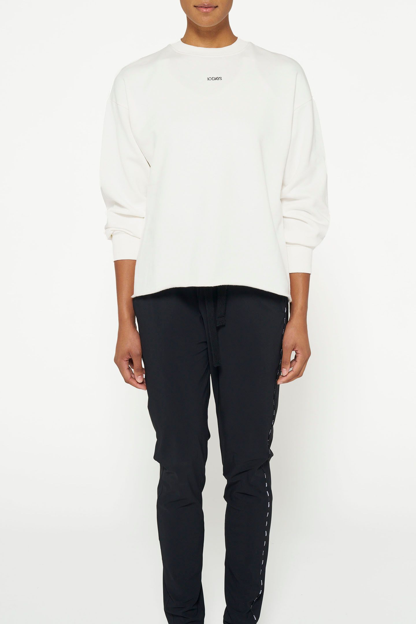 THE SWEATER LOGO ECRU 1