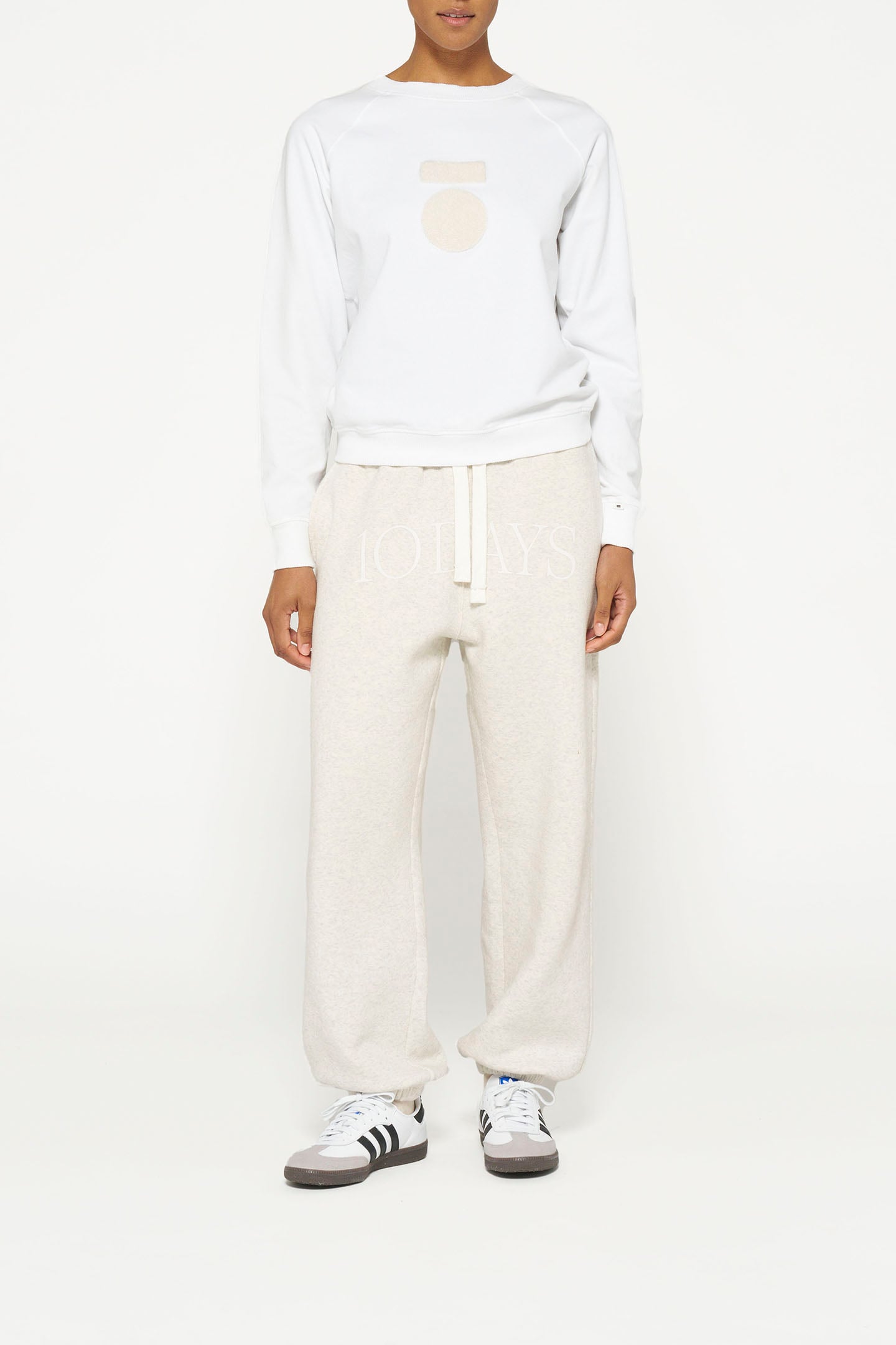 THE CREW NECK SWEATER WHITE 3