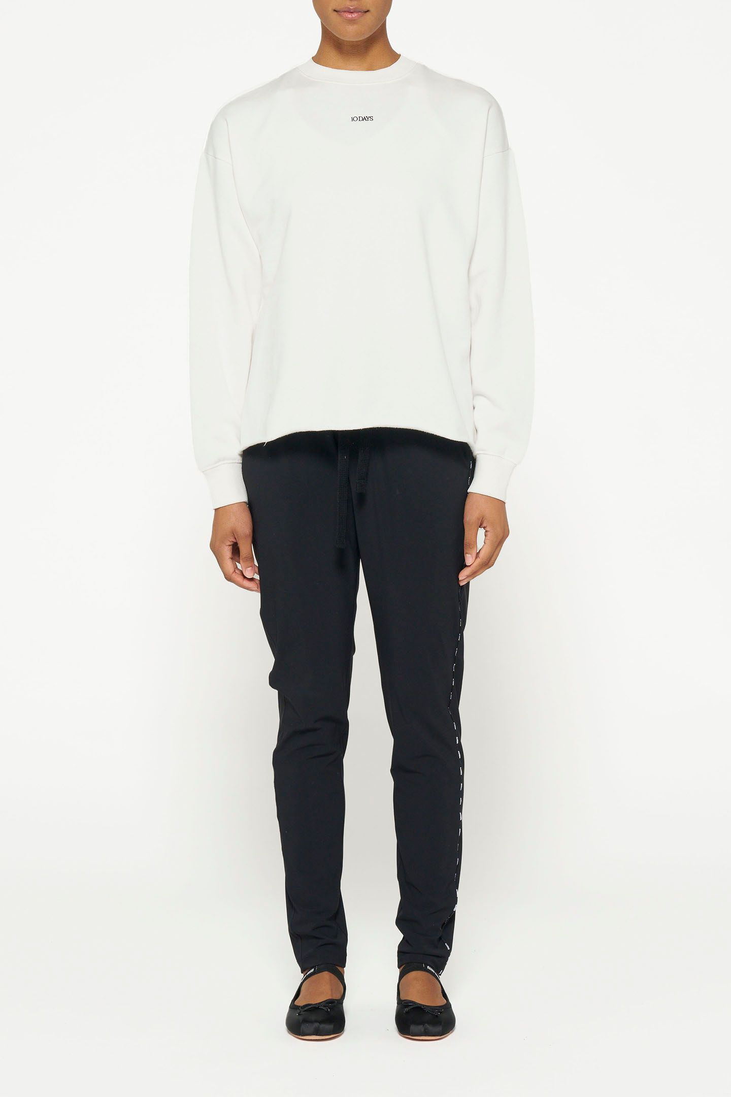 THE SWEATER LOGO ECRU 3