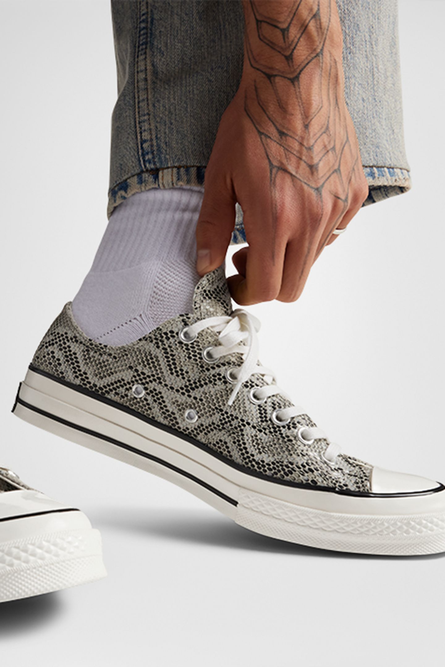 CHUCK 70 FAUX SNAKESKIN LOW TOP PALE SURPLUS/EGRET/BLACK 4