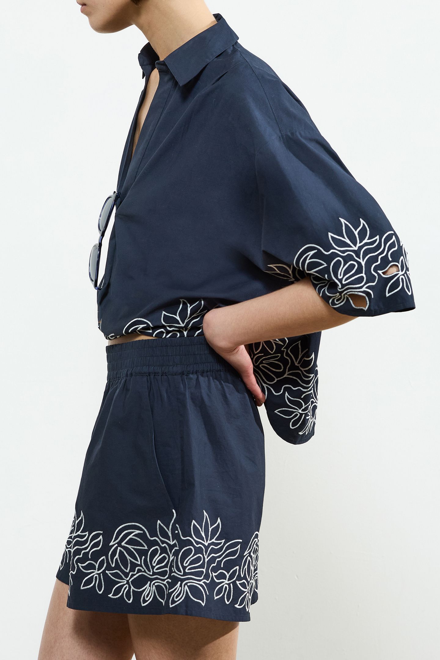 ALISSA COTTON POPOVER NAVY/WHITE 4