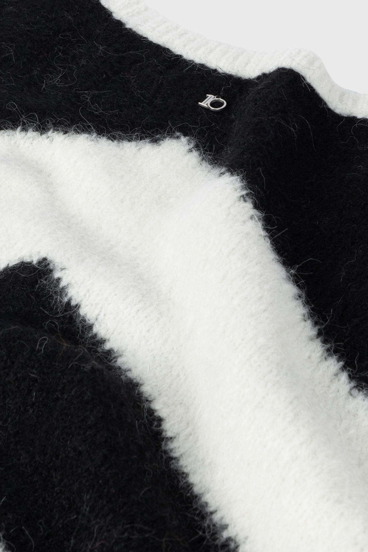SOFT V-NECK SWEATER STRIPE ECRU/BLACK 5