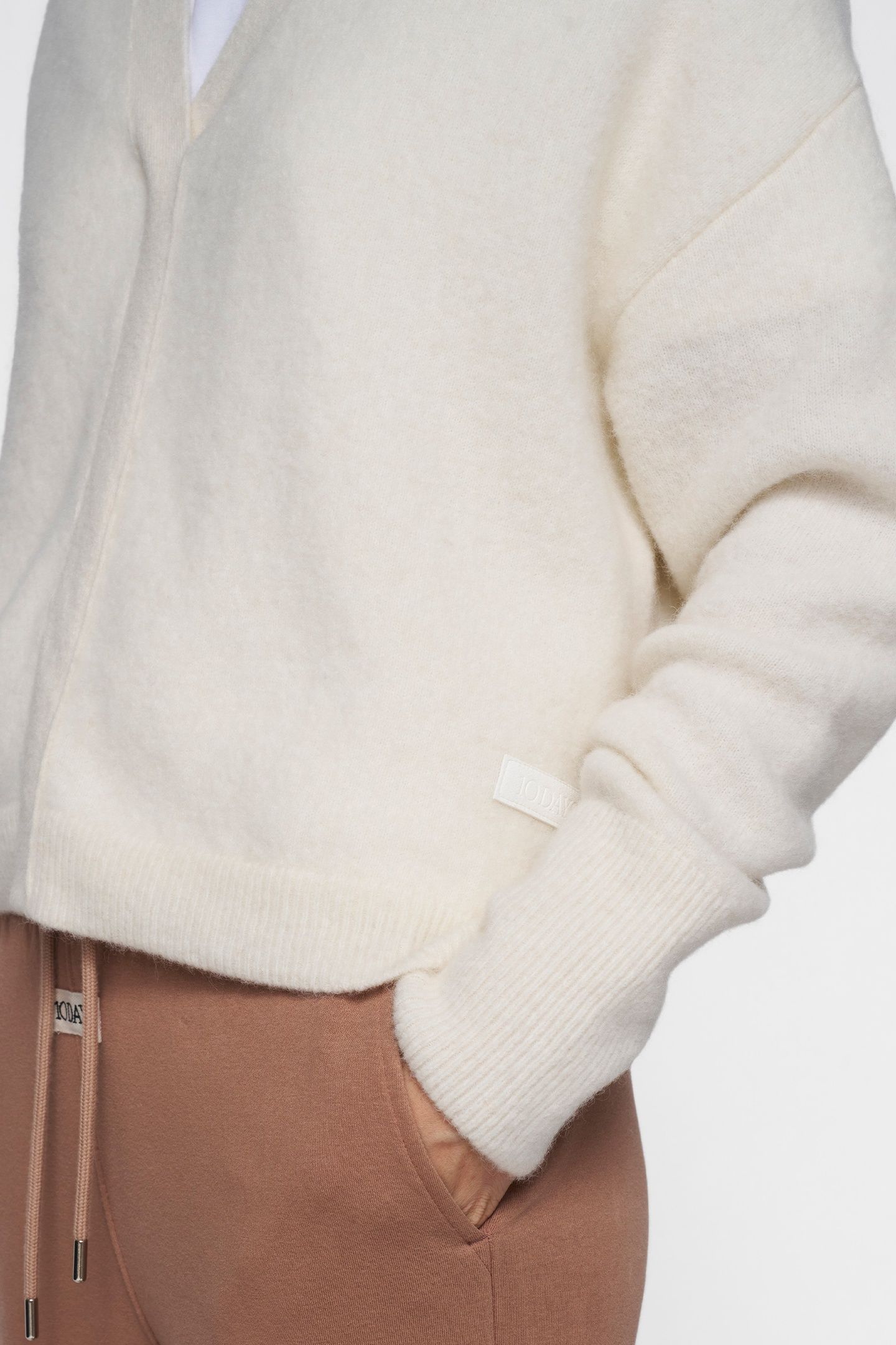 V-NECK KNIT SWEATER ECRU 7