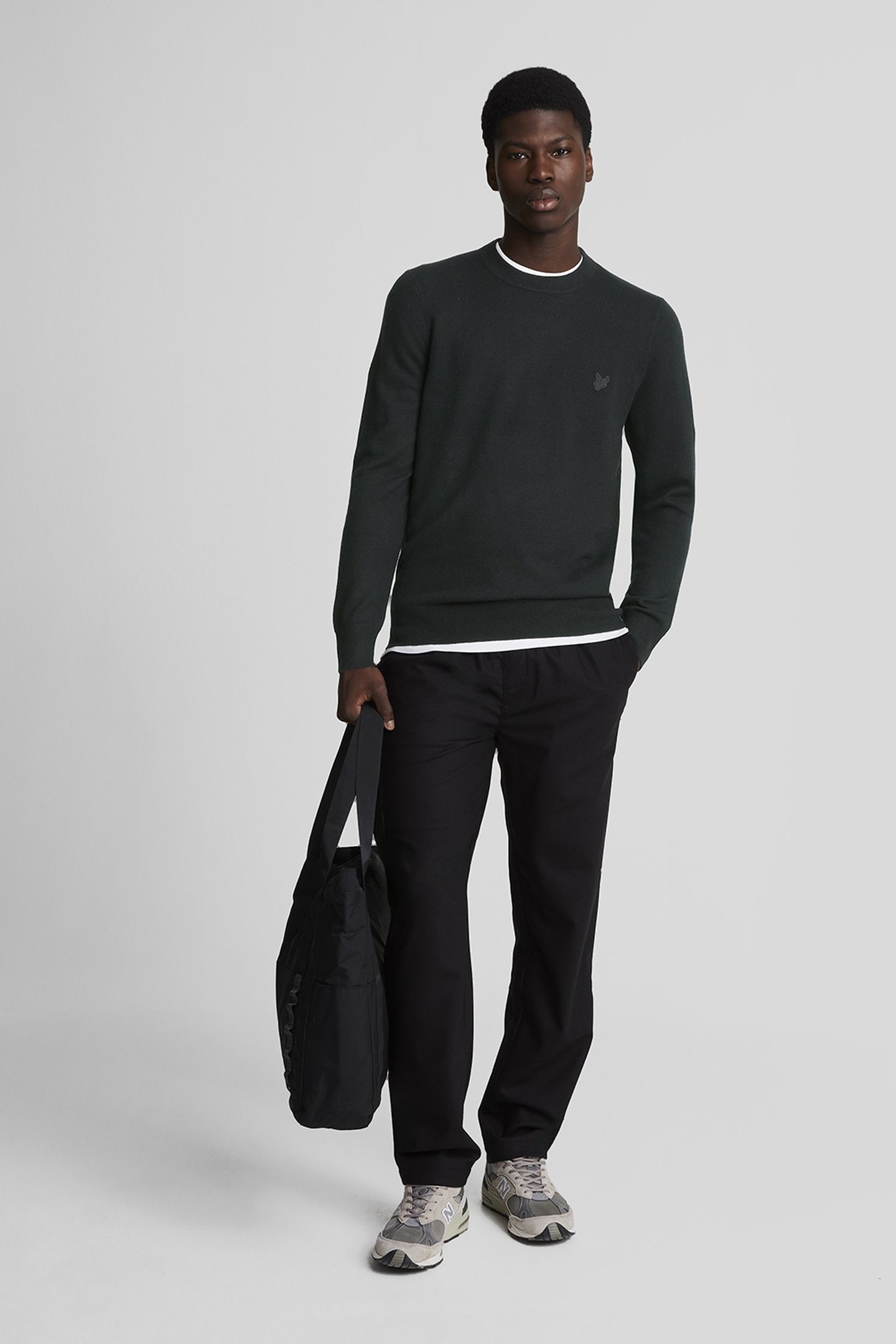 TONAL EAGLE LAMBSWOOL CREW NECK JUMPER JET BLACK 2
