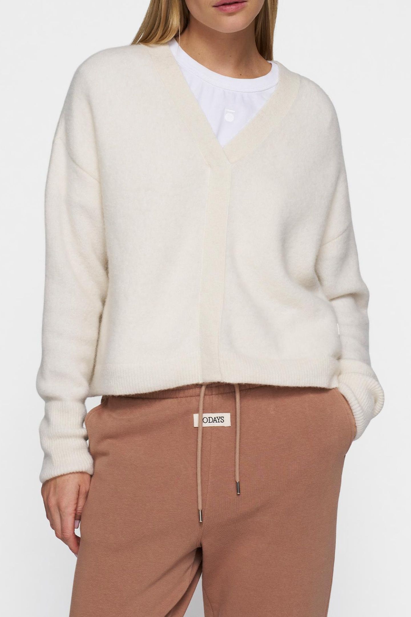 V-NECK KNIT SWEATER ECRU 2
