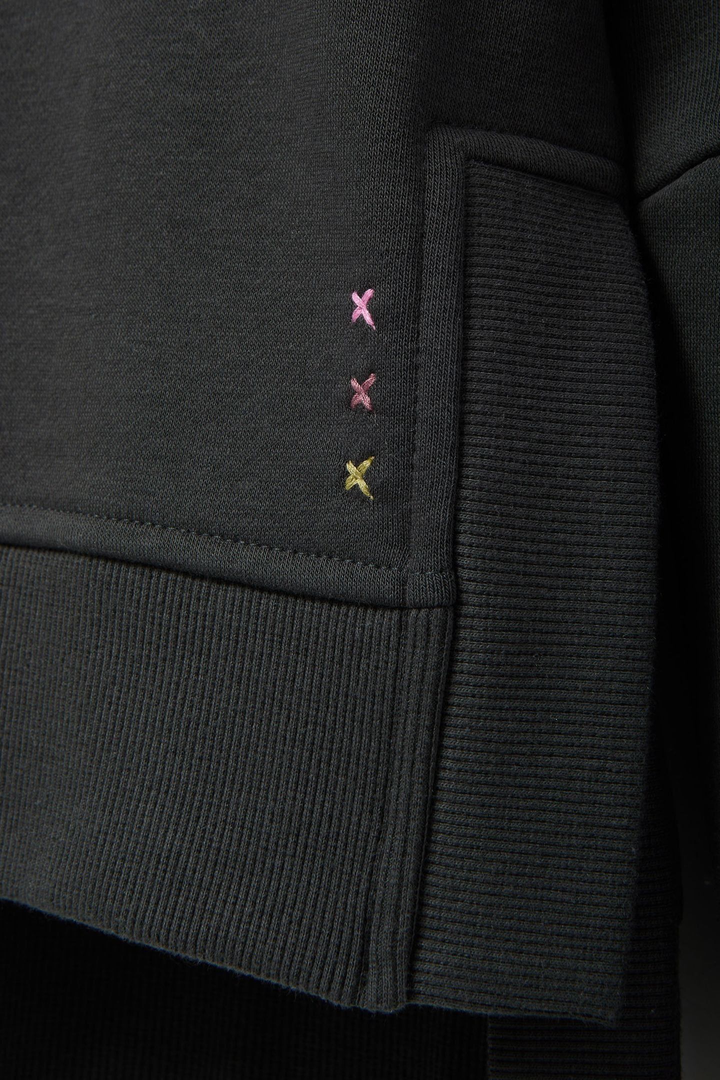CREW NECK SWEATSHIRT BLACK SAND 4