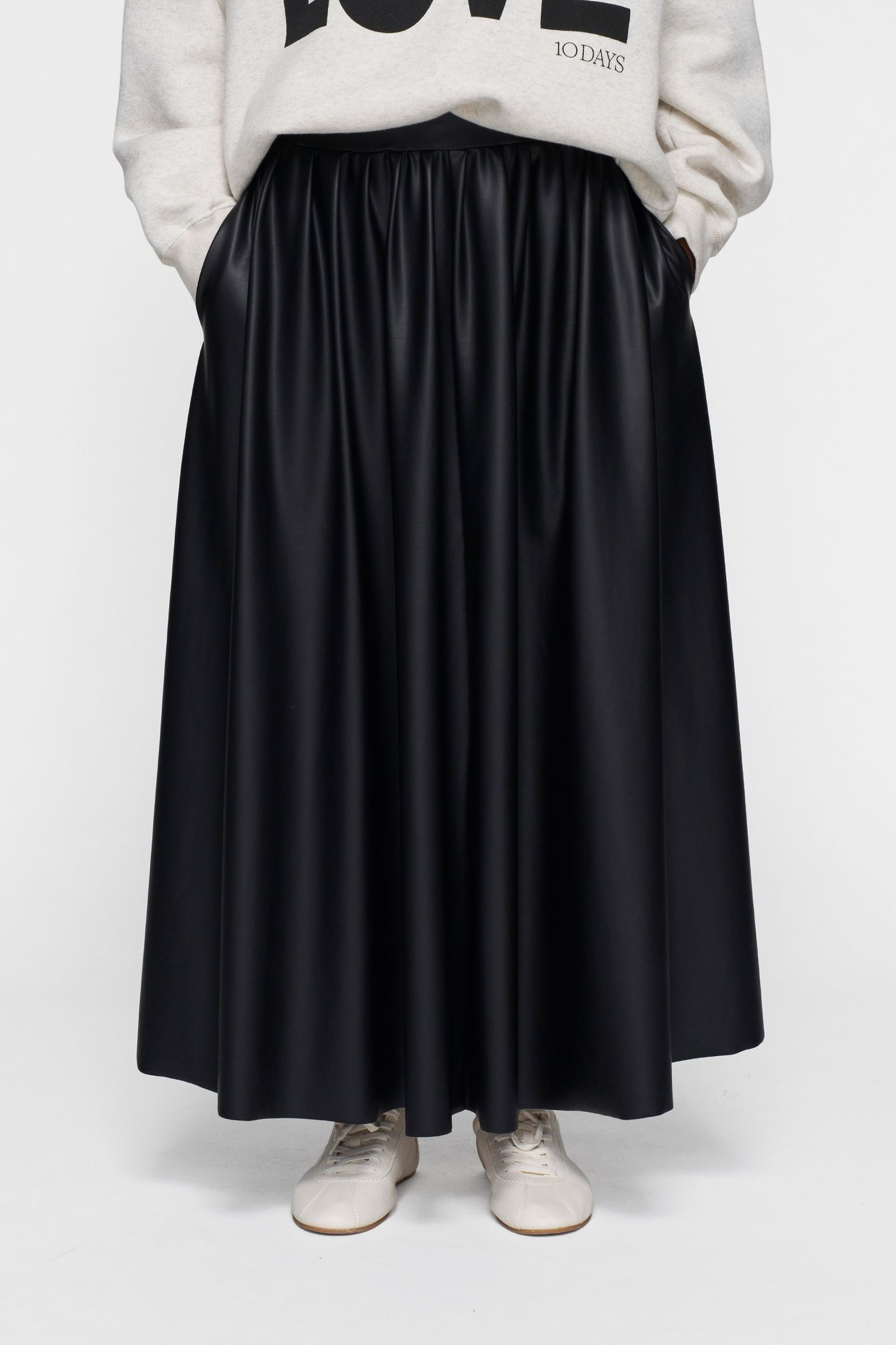 LEATHERLOOK PLEATED SKIRT BLACK 2